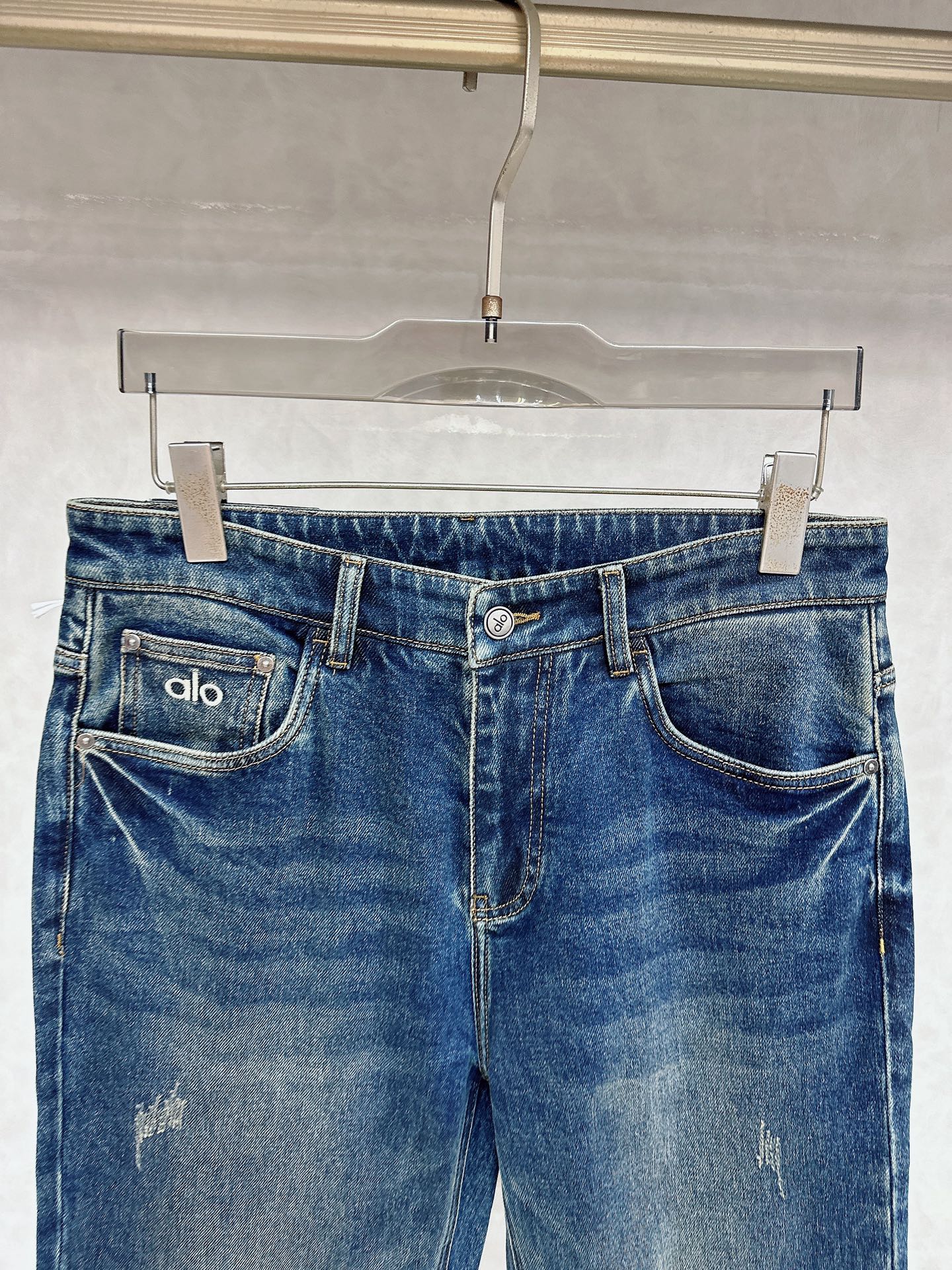 alo 2025秋冬🔥🔥新款现货上市，原单爆款牛仔裤👖超级定制款，原版五金，超级重工工艺，版型超赞👍细节