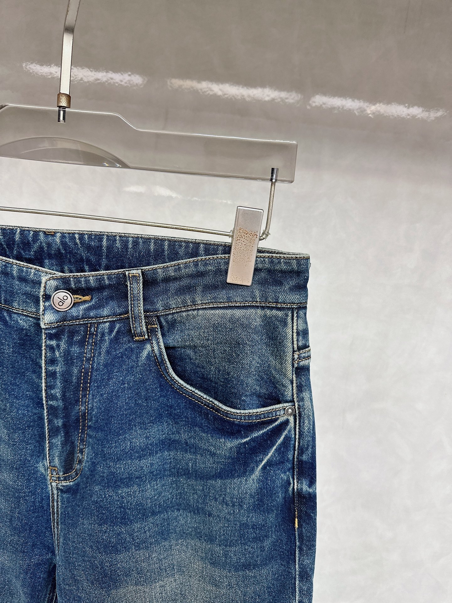 alo 2025秋冬🔥🔥新款现货上市，原单爆款牛仔裤👖超级定制款，原版五金，超级重工工艺，版型超赞👍细节