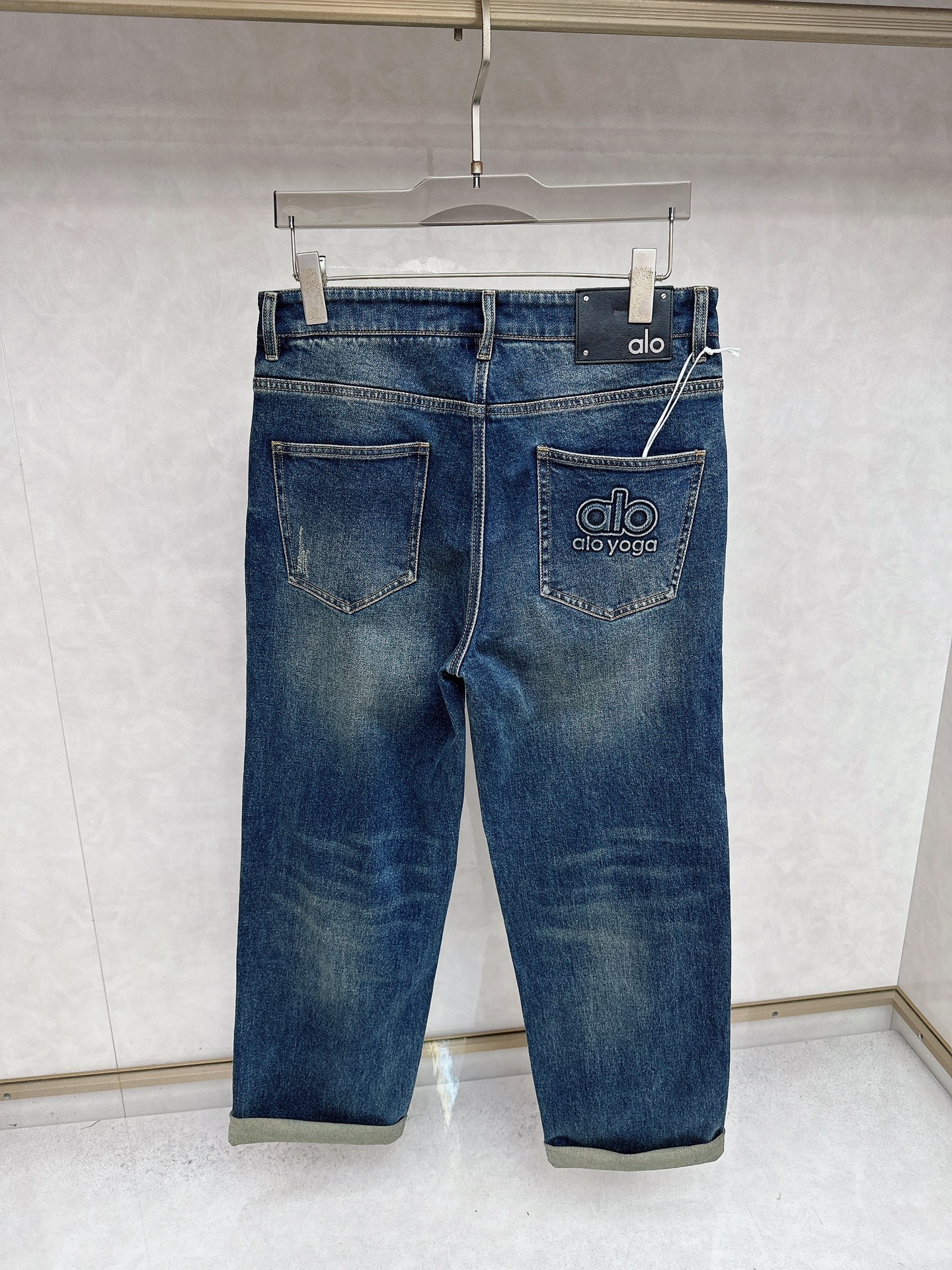 alo 2025秋冬🔥🔥新款现货上市，原单爆款牛仔裤👖超级定制款，原版五金，超级重工工艺，版型超赞👍细节