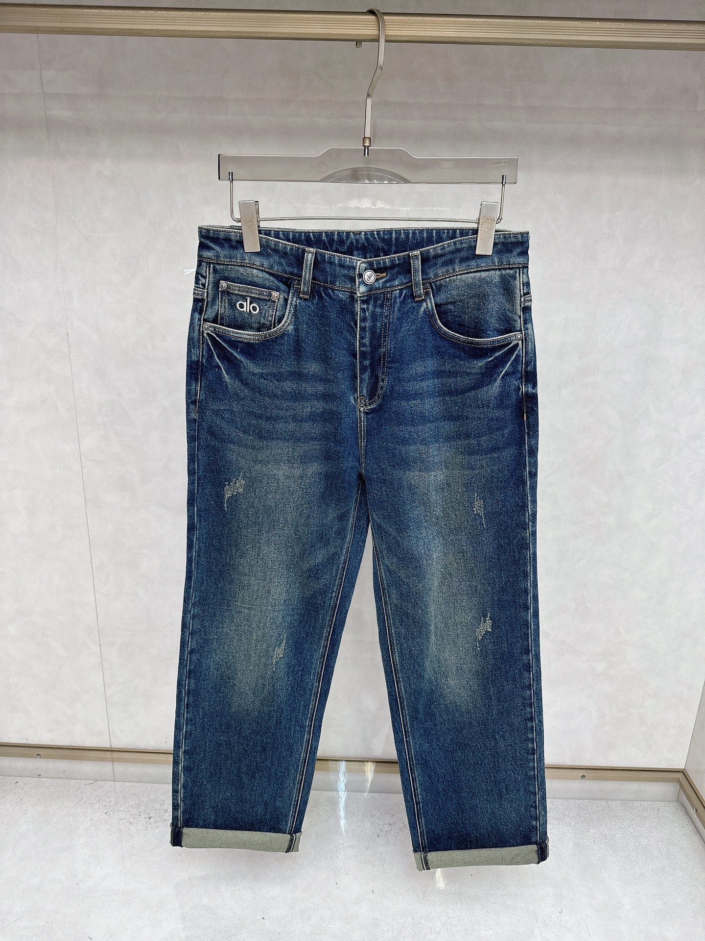 alo 2025秋冬🔥🔥新款现货上市，原单爆款牛仔裤👖超级定制款，原版五金，超级重工工艺，版型超赞👍细节