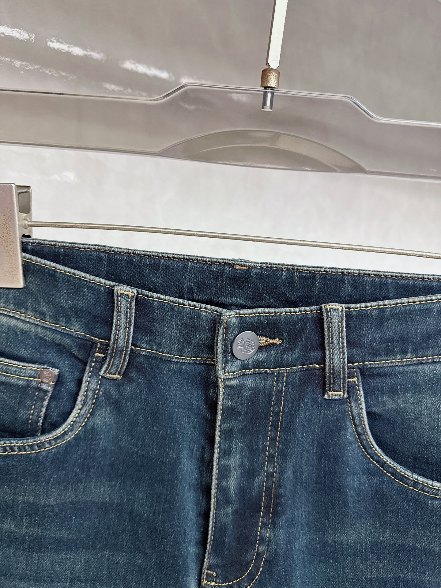 普拉达 2025秋冬🔥🔥新款现货上市，原单爆款牛仔裤👖超级定制款，原版五金，超级重工工艺，版型超赞👍细节