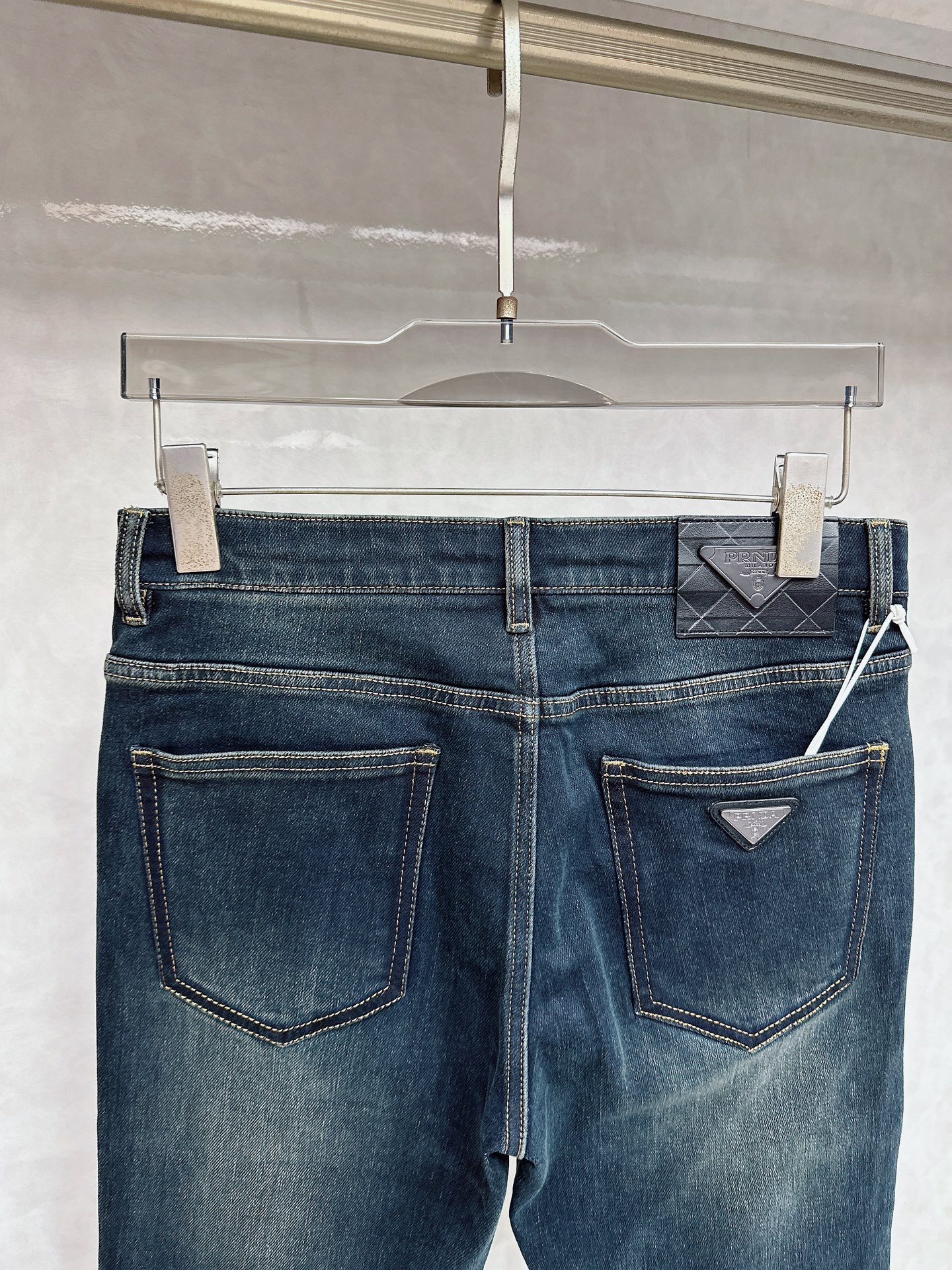 普拉达 2025秋冬🔥🔥新款现货上市，原单爆款牛仔裤👖超级定制款，原版五金，超级重工工艺，版型超赞👍细节