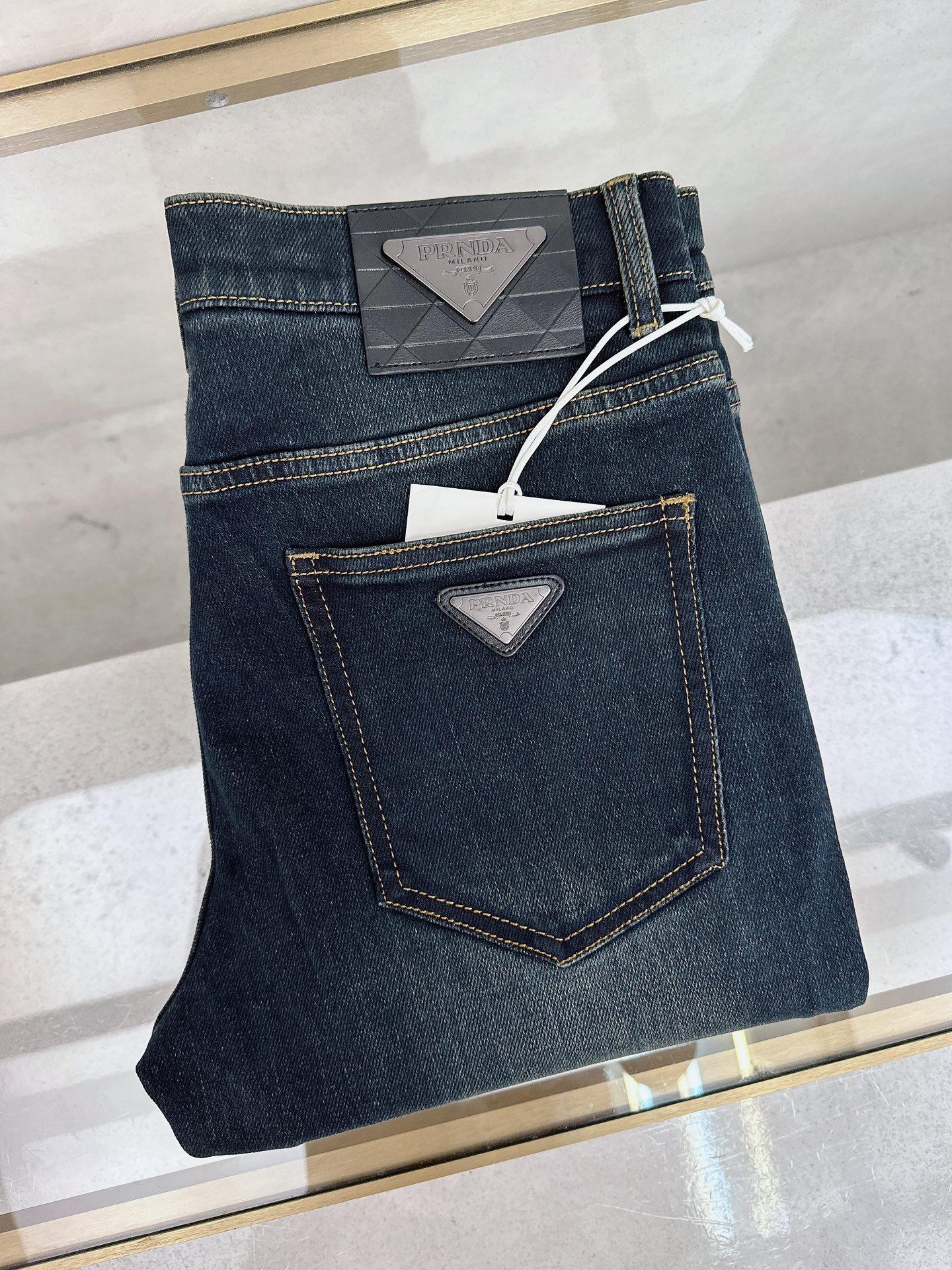 普拉达 2025秋冬🔥🔥新款现货上市，原单爆款牛仔裤👖超级定制款，原版五金，超级重工工艺，版型超赞👍细节