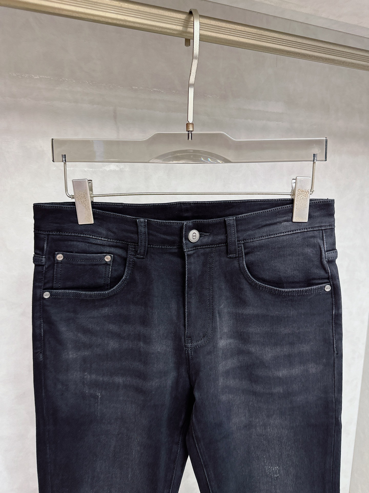 迪奥 2025秋冬🔥🔥新款现货上市，原单爆款牛仔裤👖超级定制款，原版五金，超级重工工艺，版型超赞👍细节做