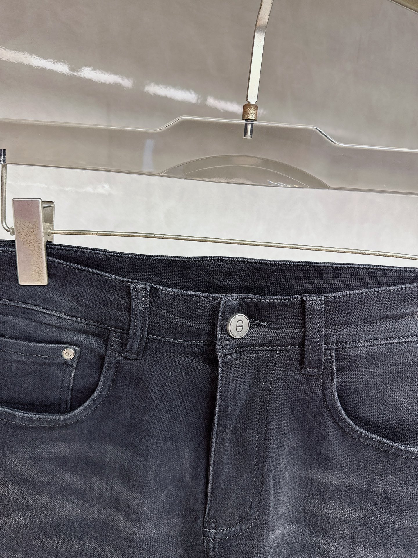 迪奥 2025秋冬🔥🔥新款现货上市，原单爆款牛仔裤👖超级定制款，原版五金，超级重工工艺，版型超赞👍细节做