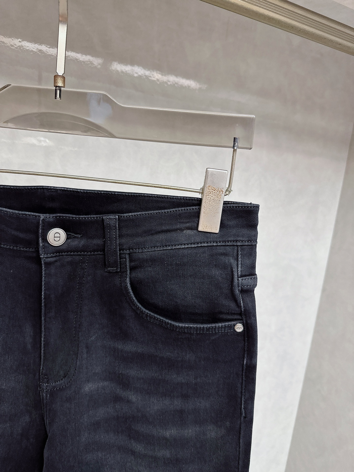 迪奥 2025秋冬🔥🔥新款现货上市，原单爆款牛仔裤👖超级定制款，原版五金，超级重工工艺，版型超赞👍细节做