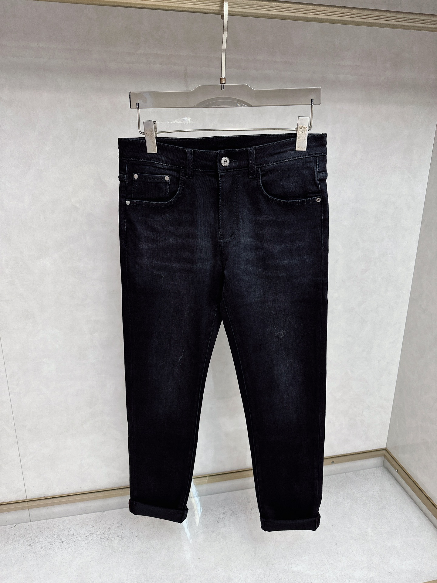 迪奥 2025秋冬🔥🔥新款现货上市，原单爆款牛仔裤👖超级定制款，原版五金，超级重工工艺，版型超赞👍细节做