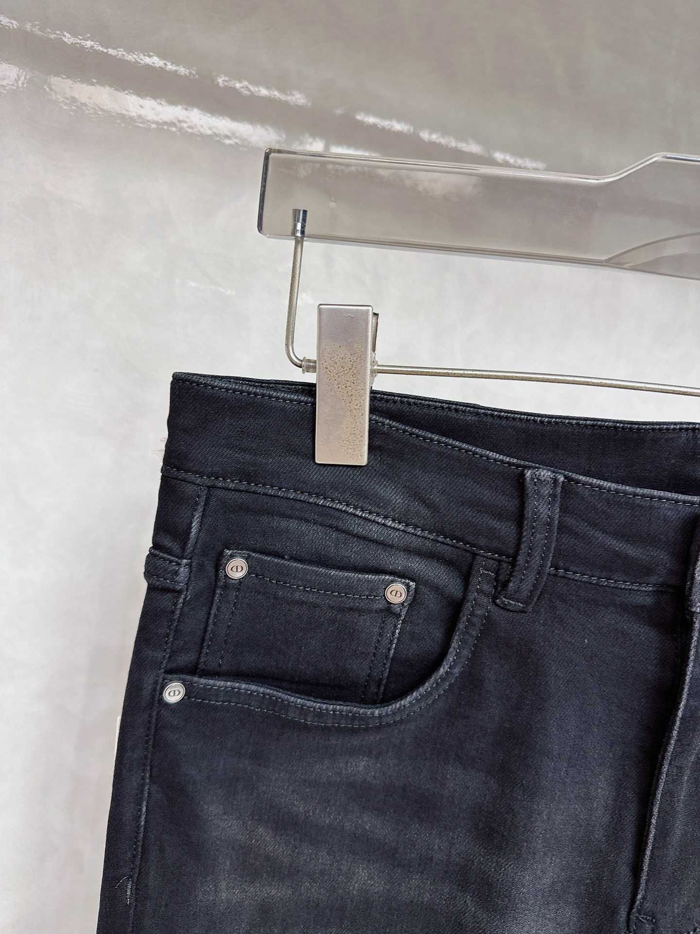 迪奥 2025秋冬🔥🔥新款现货上市，原单爆款牛仔裤👖超级定制款，原版五金，超级重工工艺，版型超赞👍细节做