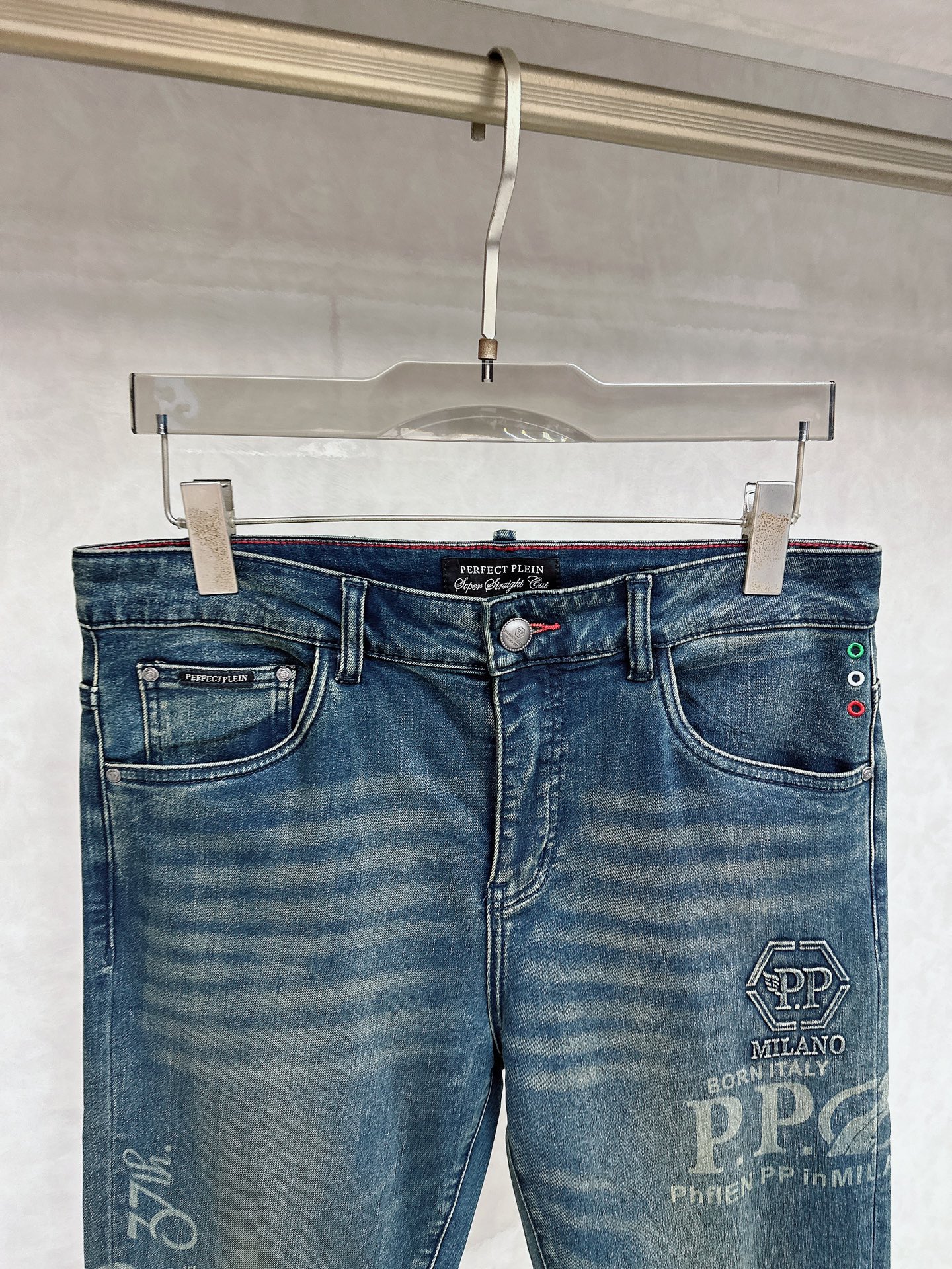 PP 秋冬🔥🔥新款现货上市，原单爆款牛仔裤👖超级定制款，原版五金，超级重工工艺，版型超赞👍细节做工无可挑
