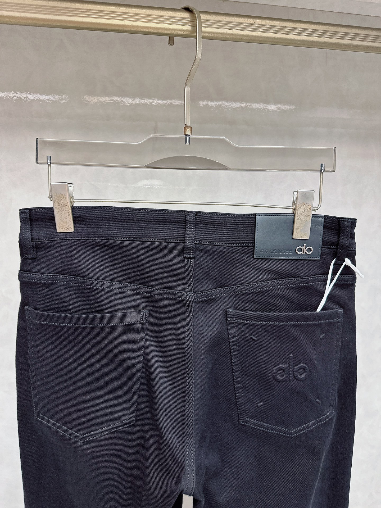 alo 2025秋冬🔥🔥新款现货上市，原单爆款牛仔裤👖超级定制款，原版五金，超级重工工艺，版型超赞👍细节