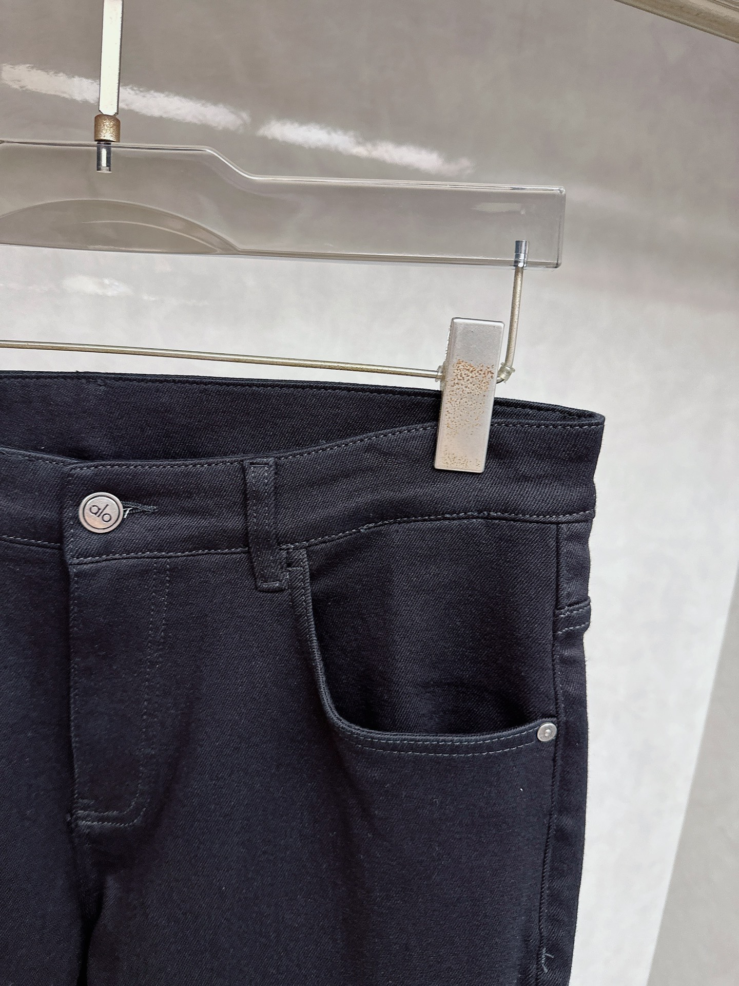 alo 2025秋冬🔥🔥新款现货上市，原单爆款牛仔裤👖超级定制款，原版五金，超级重工工艺，版型超赞👍细节