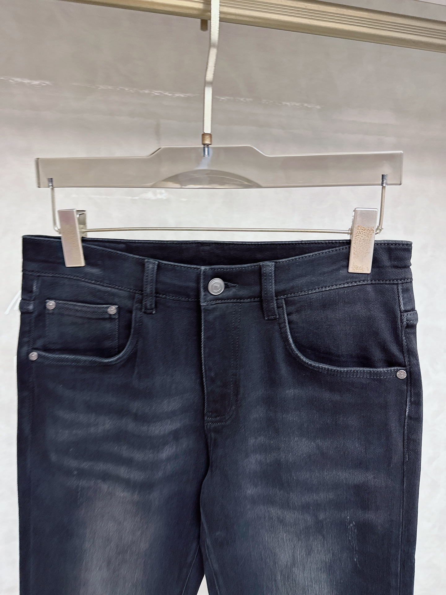 TF 2025秋冬🔥🔥新款现货上市，原单爆款牛仔裤👖超级定制款，原版五金，超级重工工艺，版型超赞👍细节做