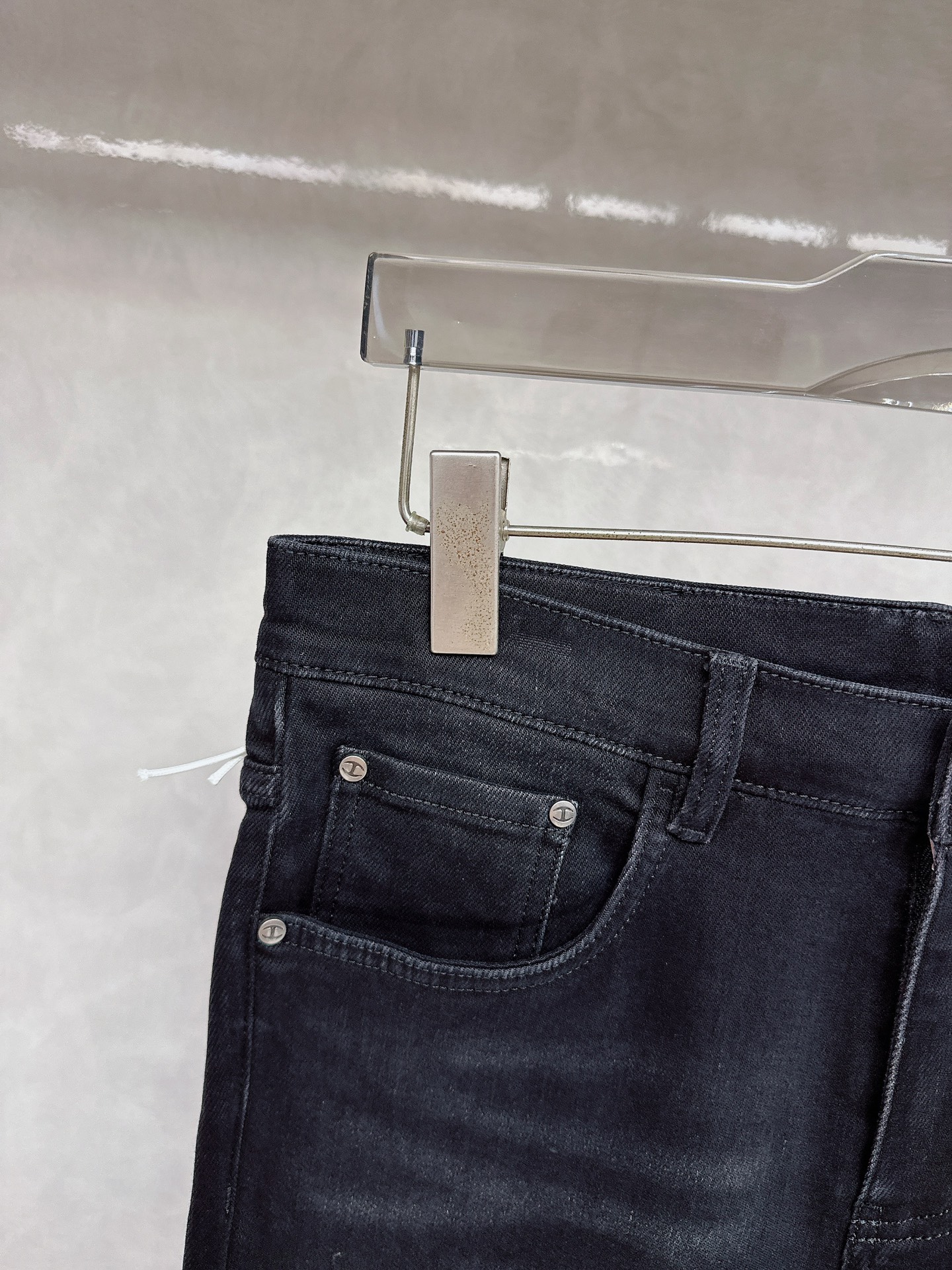 😊 2025秋冬🔥🔥新款现货上市，原单爆款牛仔裤👖超级定制款，原版五金，超级重工工艺，版型超赞👍细节做工