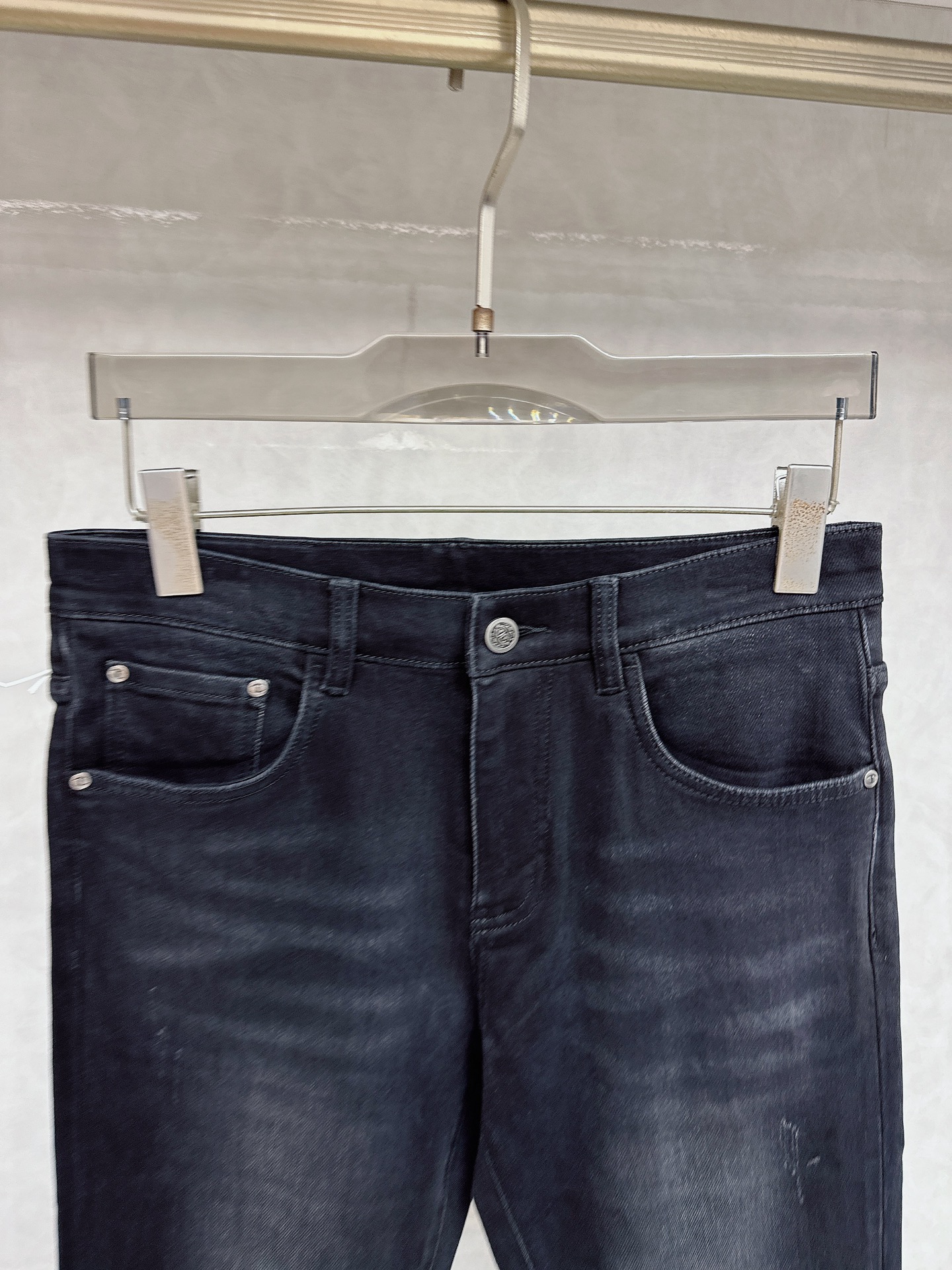 😊 2025秋冬🔥🔥新款现货上市，原单爆款牛仔裤👖超级定制款，原版五金，超级重工工艺，版型超赞👍细节做工