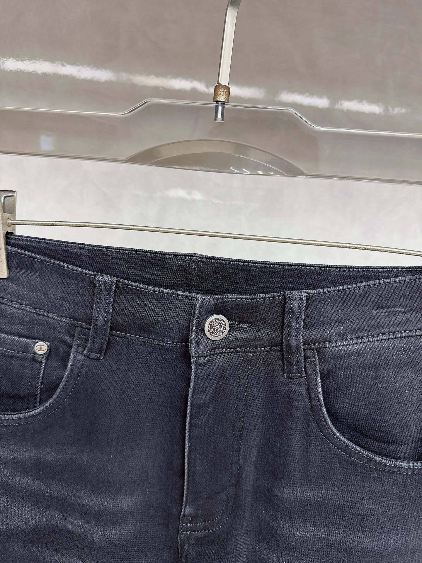 😊 2025秋冬🔥🔥新款现货上市，原单爆款牛仔裤👖超级定制款，原版五金，超级重工工艺，版型超赞👍细节做工