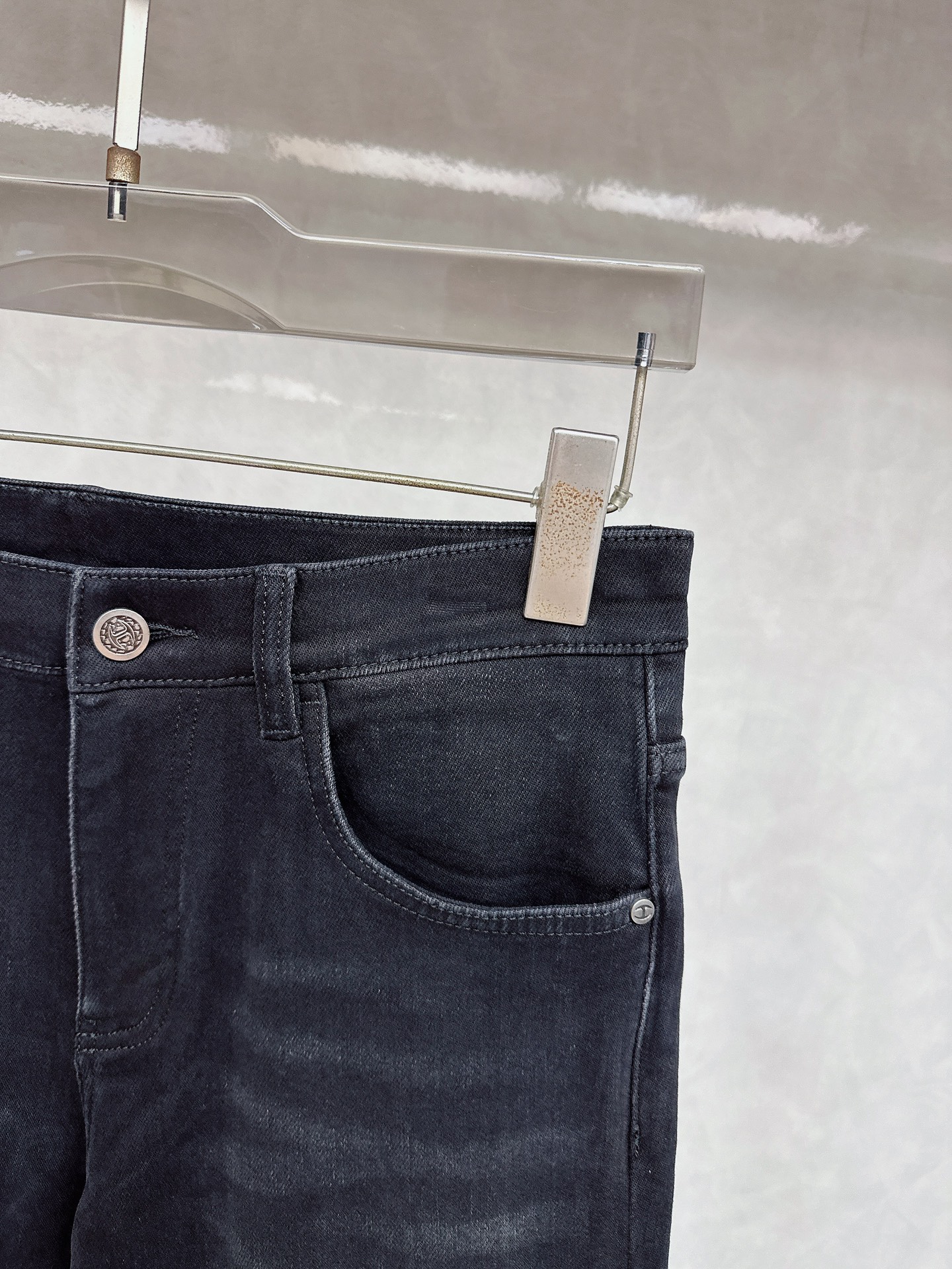 😊 2025秋冬🔥🔥新款现货上市，原单爆款牛仔裤👖超级定制款，原版五金，超级重工工艺，版型超赞👍细节做工