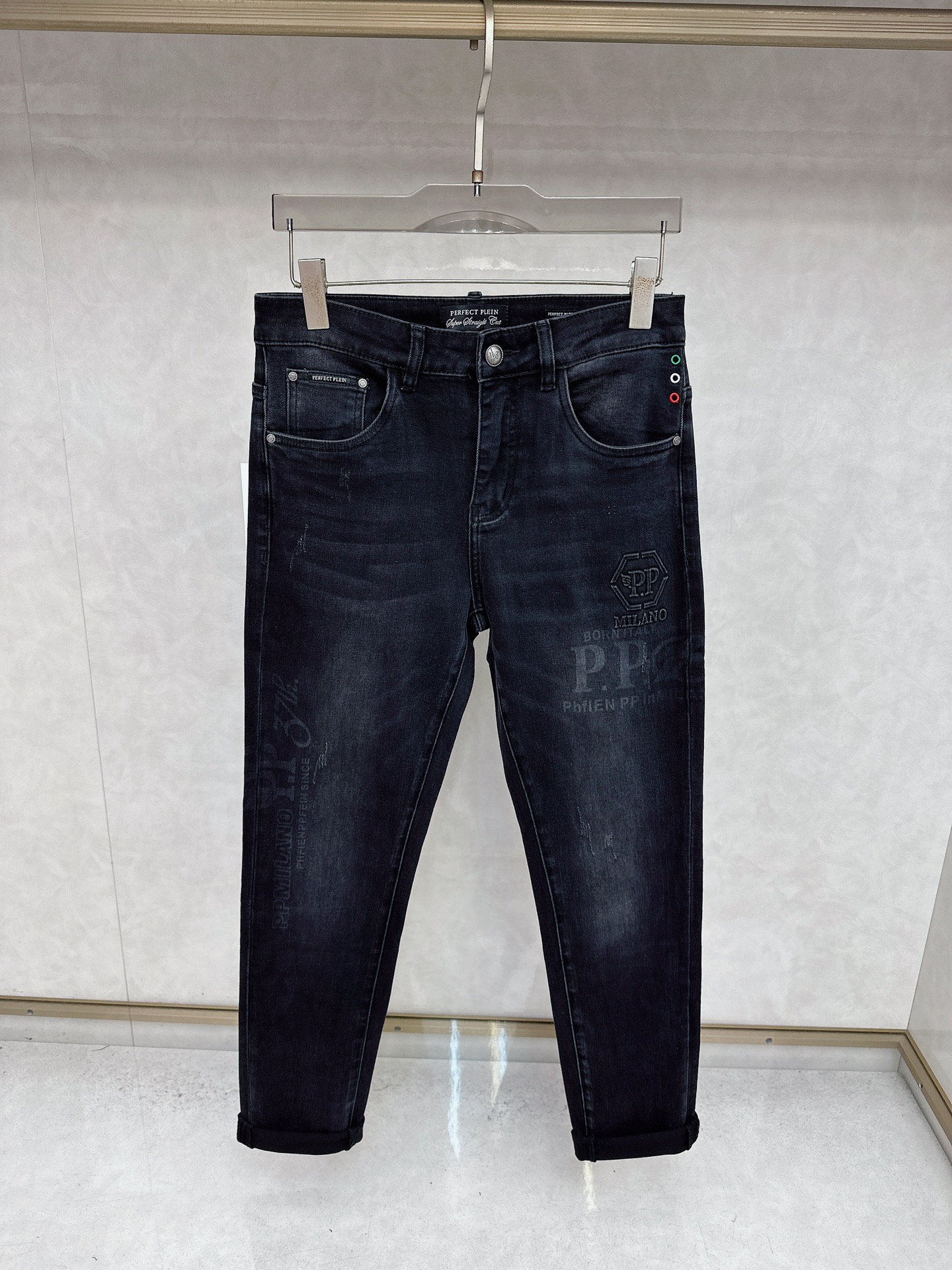 PP 秋冬🔥🔥新款现货上市，原单爆款牛仔裤👖超级定制款，原版五金，超级重工工艺，版型超赞👍细节做工无可挑