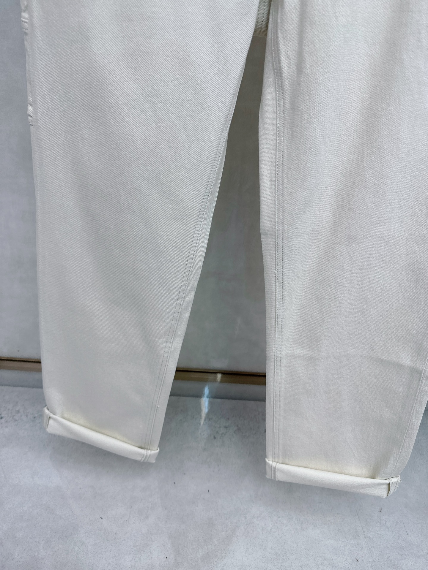 迪奥 2025秋冬🔥🔥新款现货上市，原单爆款牛仔裤👖超级定制款，原版五金，超级重工工艺，版型超赞👍细节做