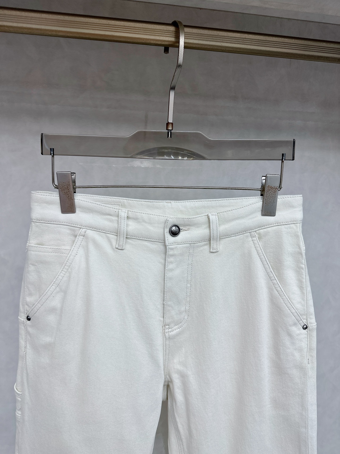 迪奥 2025秋冬🔥🔥新款现货上市，原单爆款牛仔裤👖超级定制款，原版五金，超级重工工艺，版型超赞👍细节做