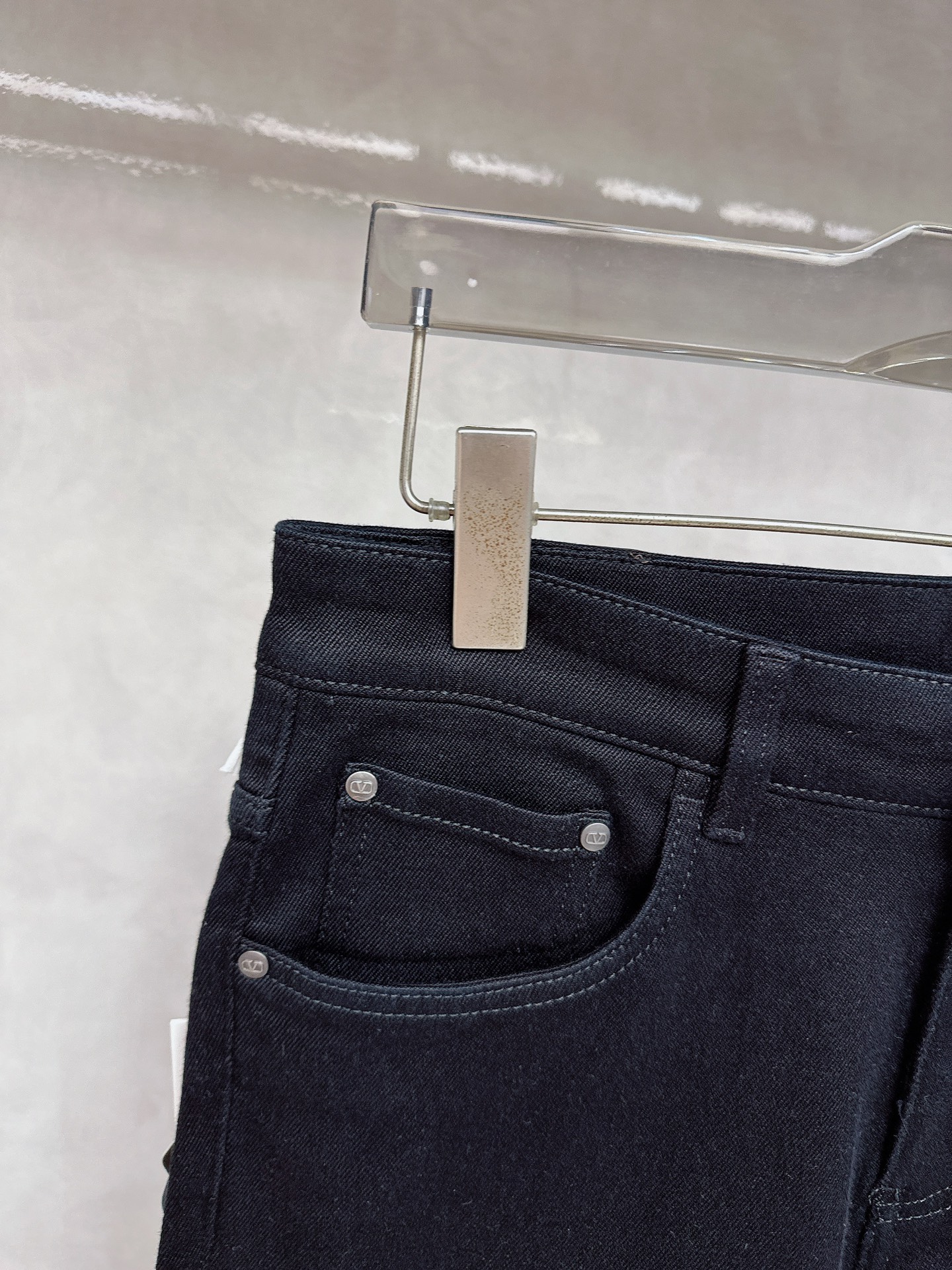 华伦天奴 2025秋冬🔥🔥新款现货上市，原单爆款牛仔裤👖超级定制款，原版五金，超级重工工艺，版型超赞👍细