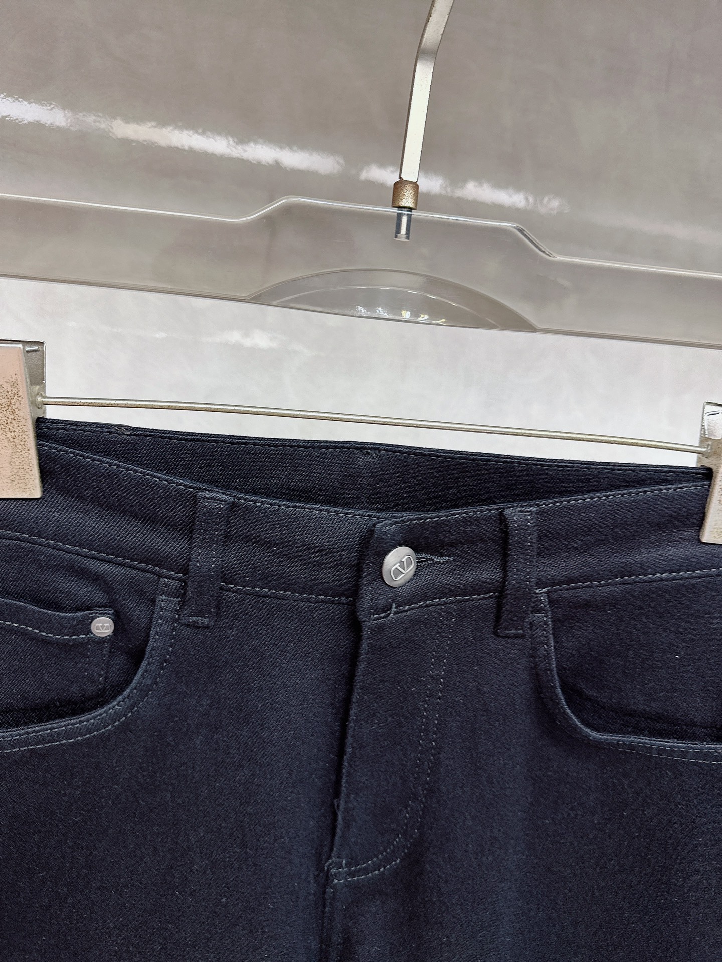 华伦天奴 2025秋冬🔥🔥新款现货上市，原单爆款牛仔裤👖超级定制款，原版五金，超级重工工艺，版型超赞👍细