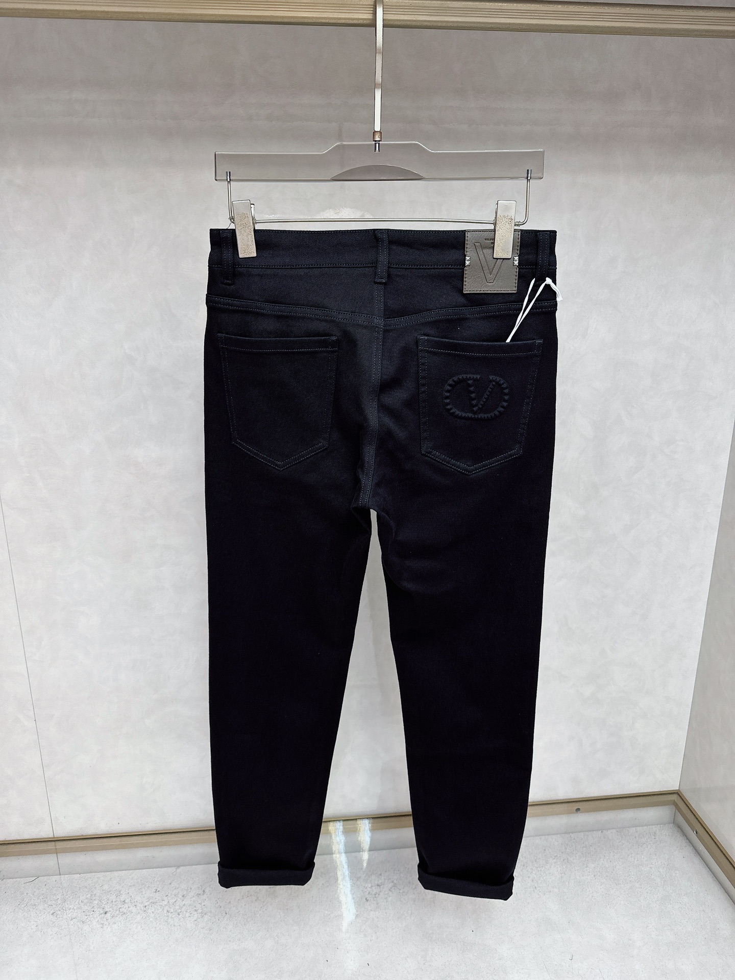 华伦天奴 2025秋冬🔥🔥新款现货上市，原单爆款牛仔裤👖超级定制款，原版五金，超级重工工艺，版型超赞👍细