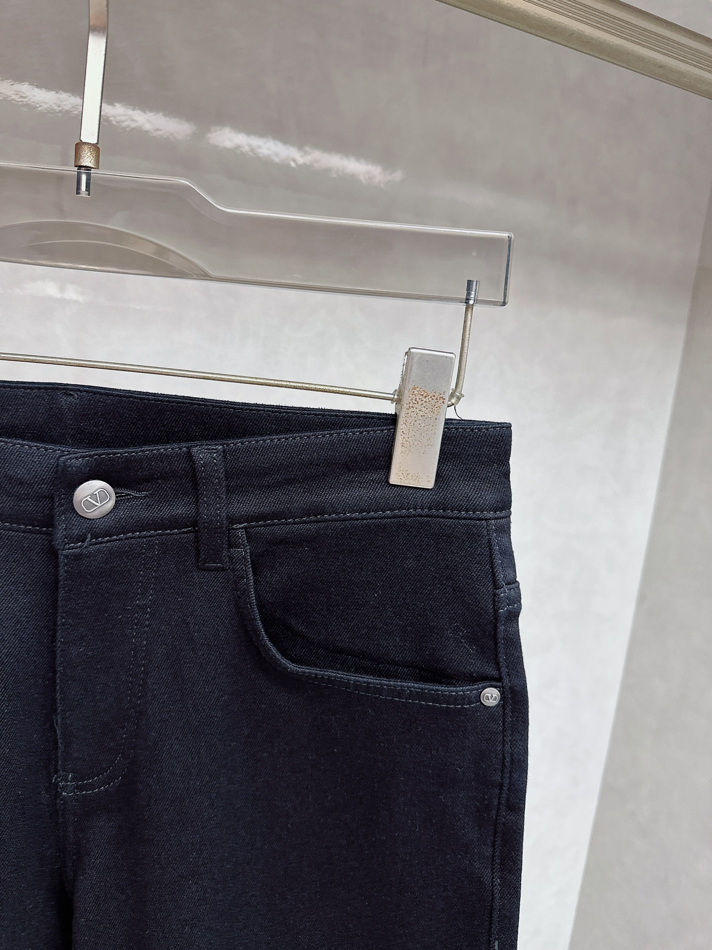 华伦天奴 2025秋冬🔥🔥新款现货上市，原单爆款牛仔裤👖超级定制款，原版五金，超级重工工艺，版型超赞👍细