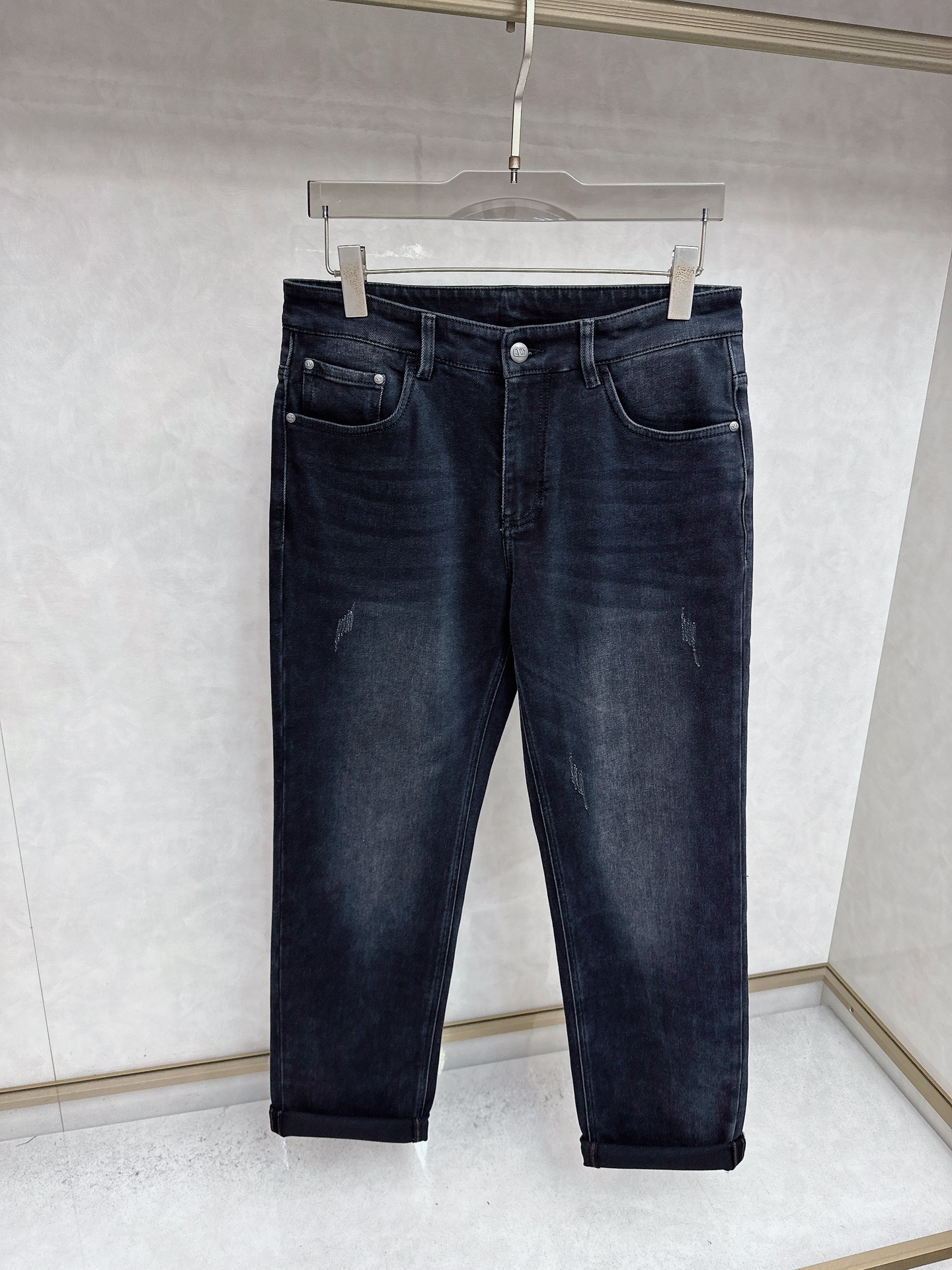 华伦天奴 2025秋冬🔥🔥新款现货上市，原单爆款牛仔裤👖超级定制款，原版五金，超级重工工艺，版型超赞👍细