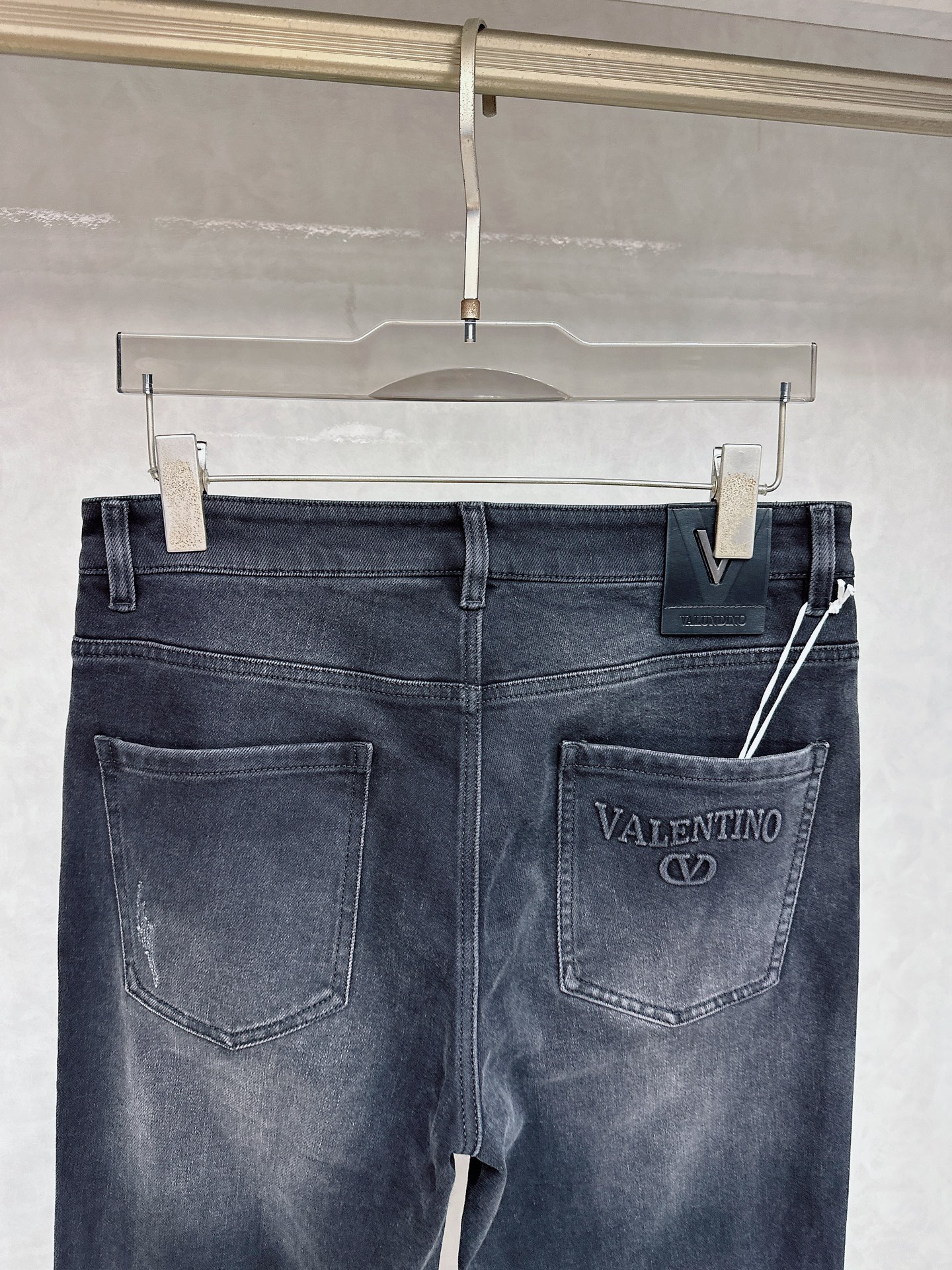 华伦天奴 2025秋冬🔥🔥新款现货上市，原单爆款牛仔裤👖超级定制款，原版五金，超级重工工艺，版型超赞👍细