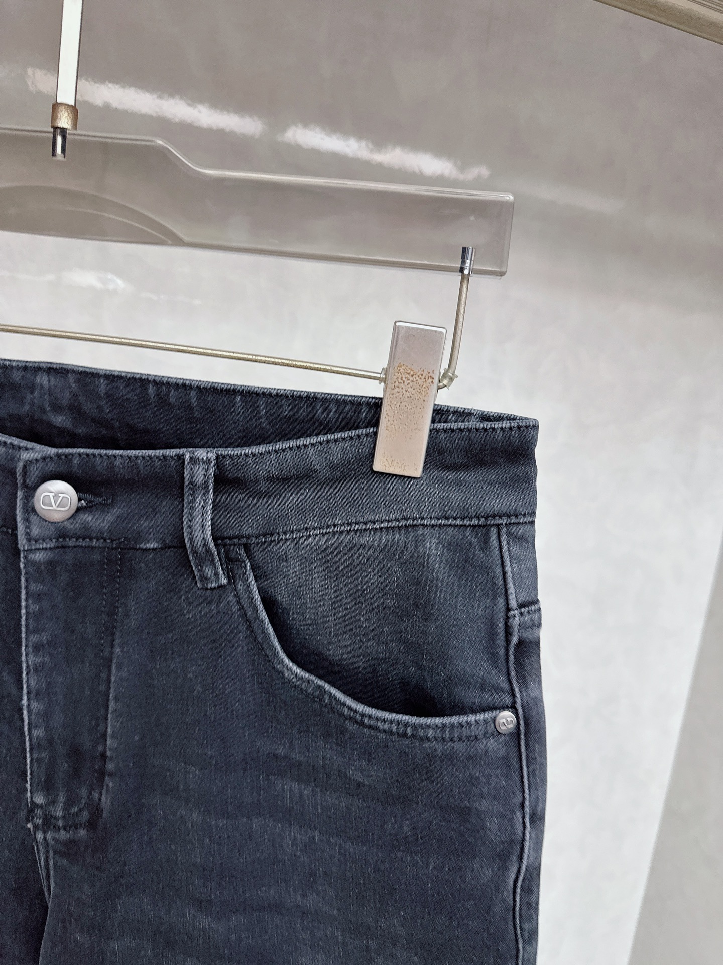 华伦天奴 2025秋冬🔥🔥新款现货上市，原单爆款牛仔裤👖超级定制款，原版五金，超级重工工艺，版型超赞👍细