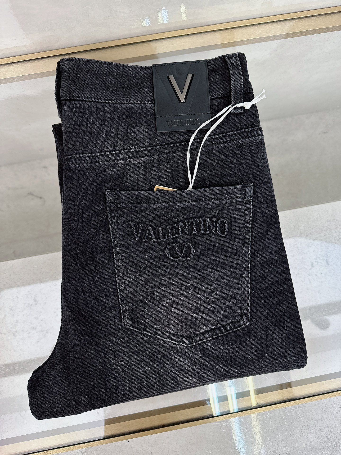 华伦天奴 2025秋冬🔥🔥新款现货上市，原单爆款牛仔裤👖超级定制款，原版五金，超级重工工艺，版型超赞👍细