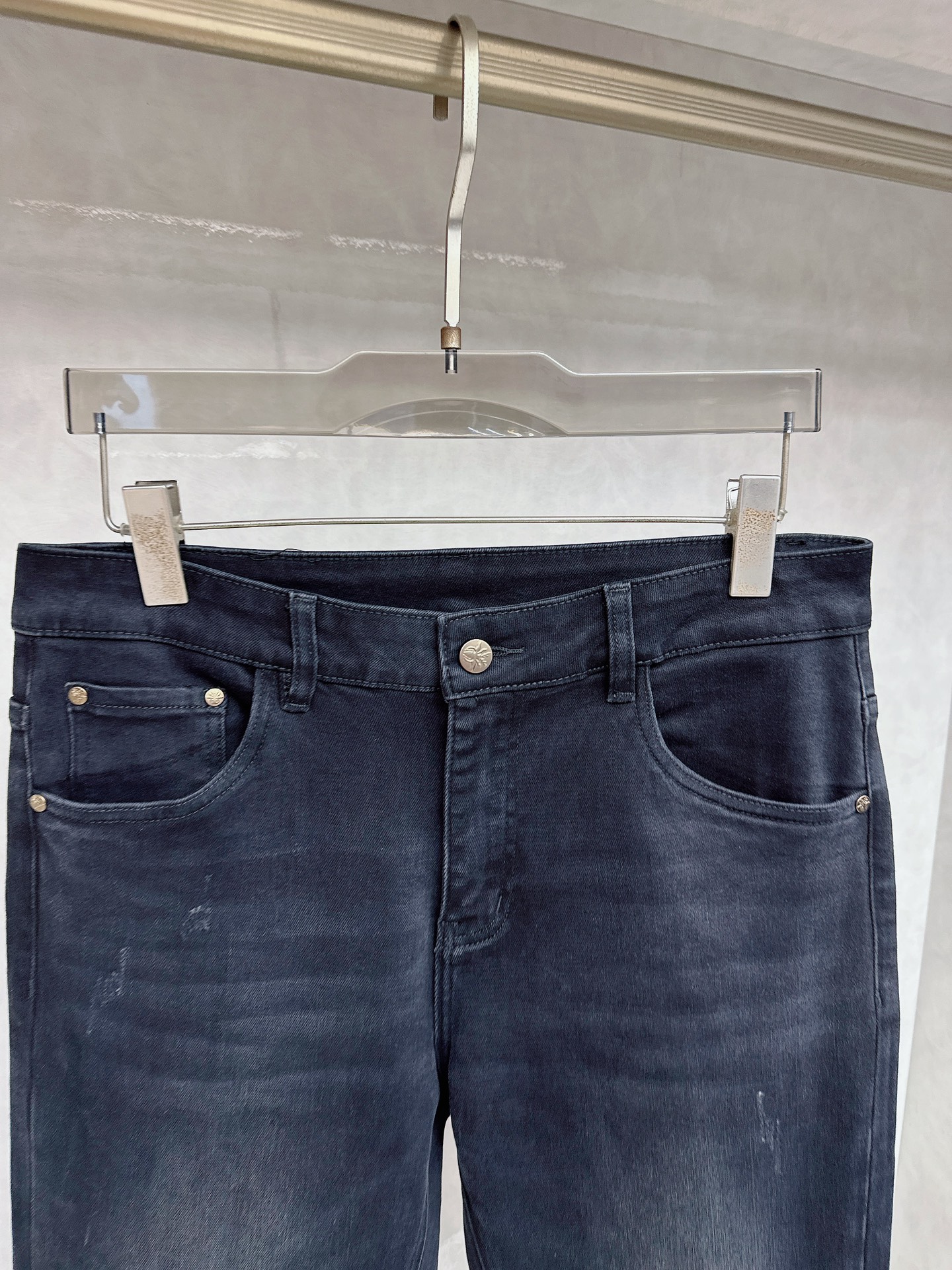 迪奥 2025秋冬🔥🔥新款现货上市，原单爆款牛仔裤👖超级定制款，原版五金，超级重工工艺，版型超赞👍细节做