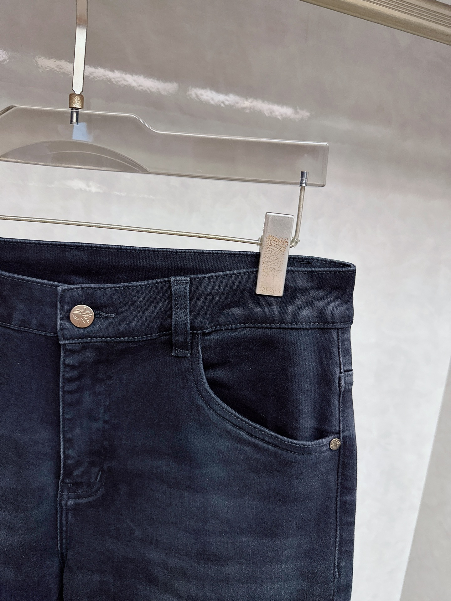 迪奥 2025秋冬🔥🔥新款现货上市，原单爆款牛仔裤👖超级定制款，原版五金，超级重工工艺，版型超赞👍细节做