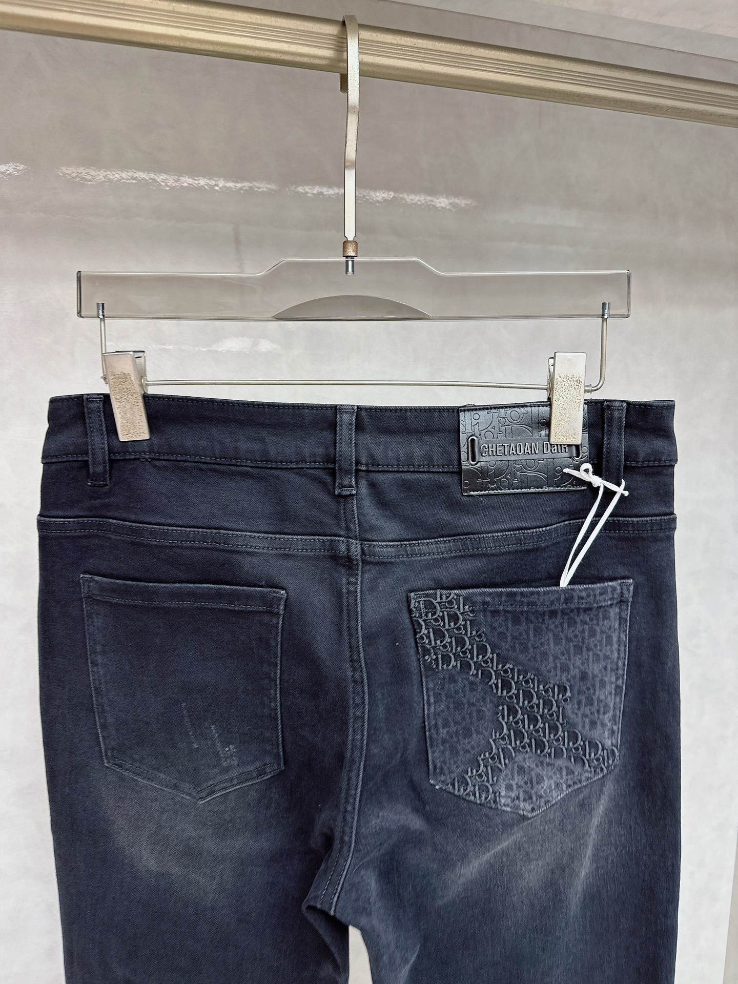 迪奥 2025秋冬🔥🔥新款现货上市，原单爆款牛仔裤👖超级定制款，原版五金，超级重工工艺，版型超赞👍细节做