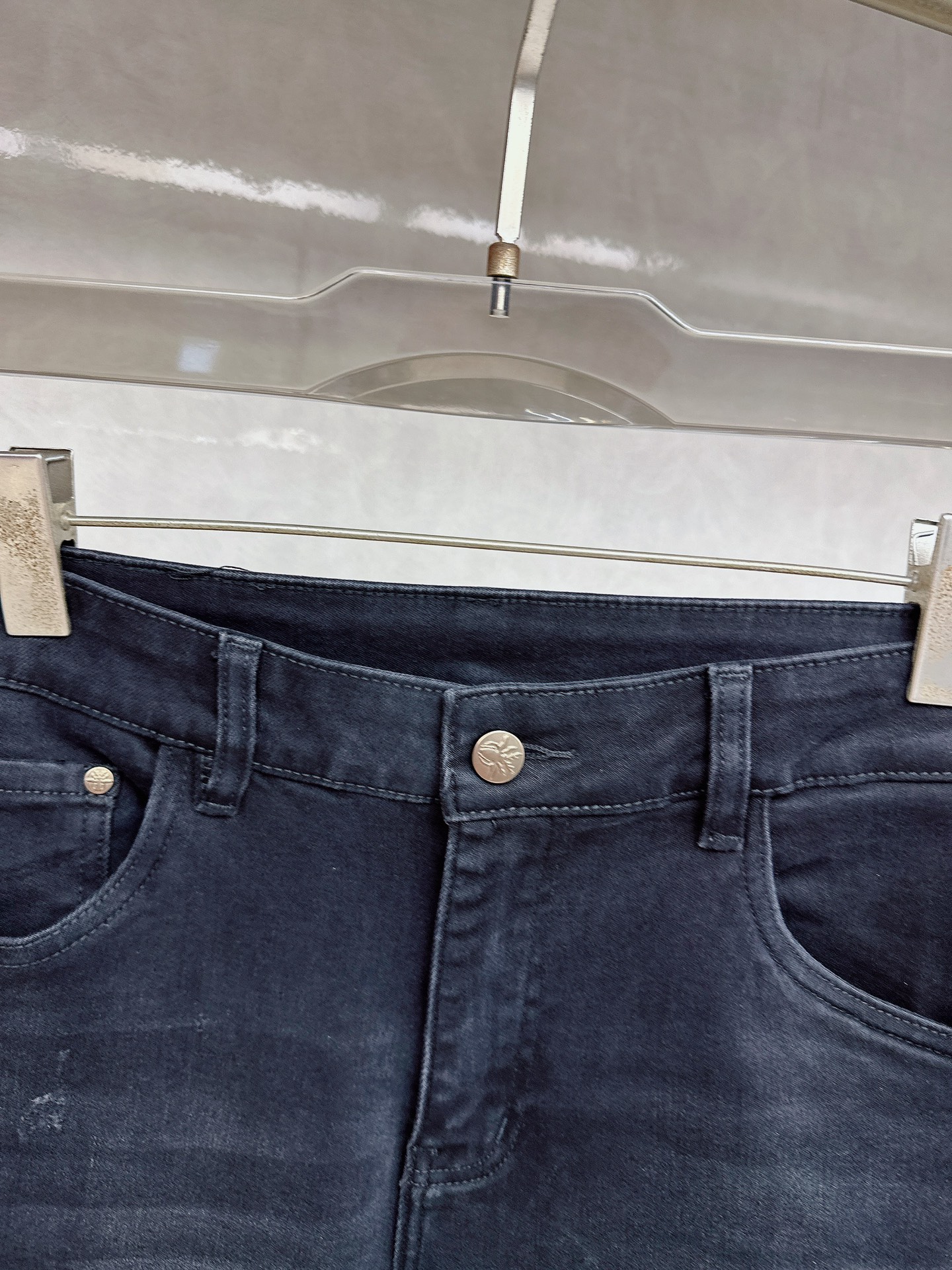 迪奥 2025秋冬🔥🔥新款现货上市，原单爆款牛仔裤👖超级定制款，原版五金，超级重工工艺，版型超赞👍细节做