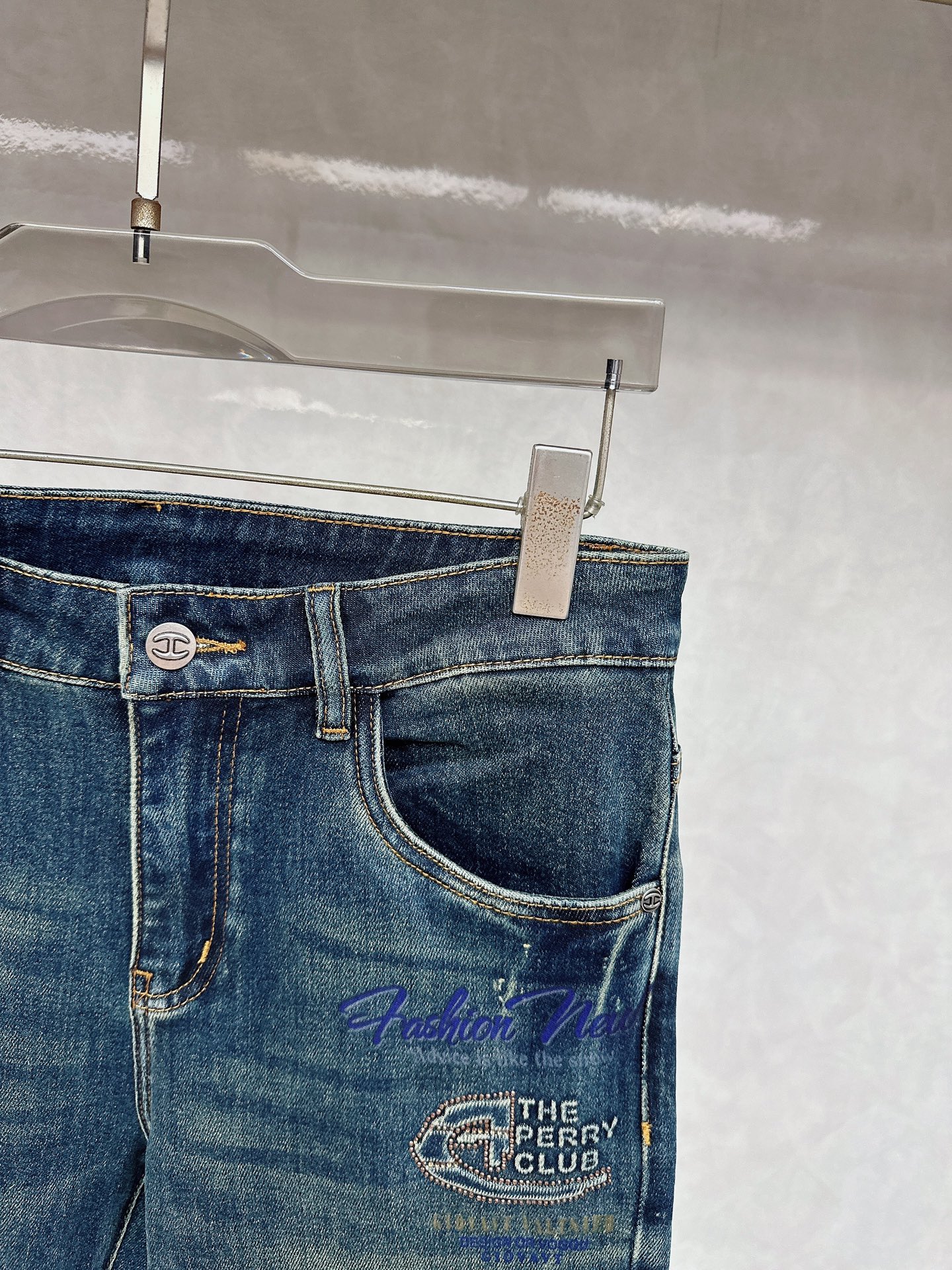 😊 2025秋冬🔥🔥新款现货上市，原单爆款牛仔裤👖超级定制款，原版五金，超级重工工艺，版型超赞👍细节做工