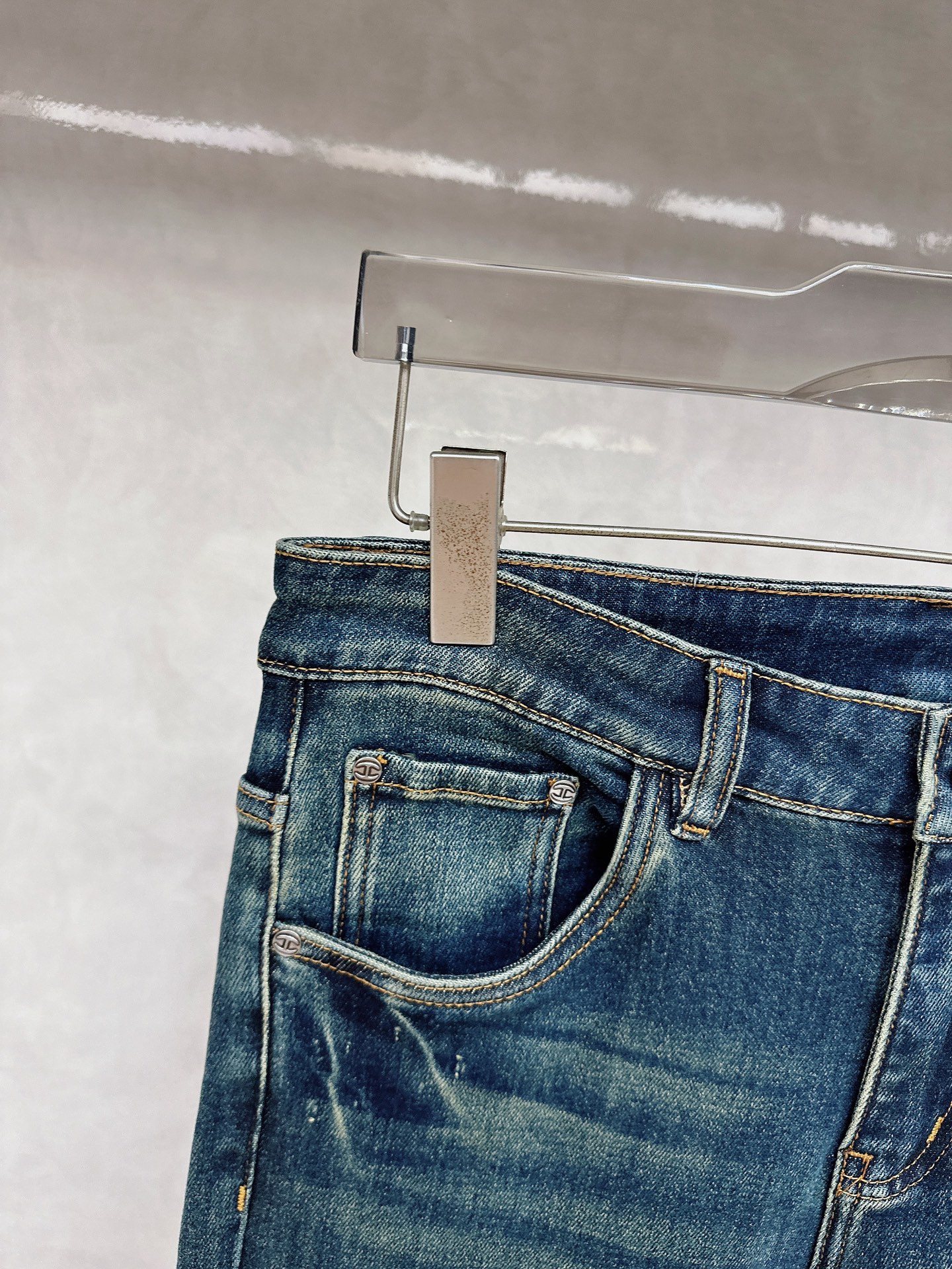 😊 2025秋冬🔥🔥新款现货上市，原单爆款牛仔裤👖超级定制款，原版五金，超级重工工艺，版型超赞👍细节做工