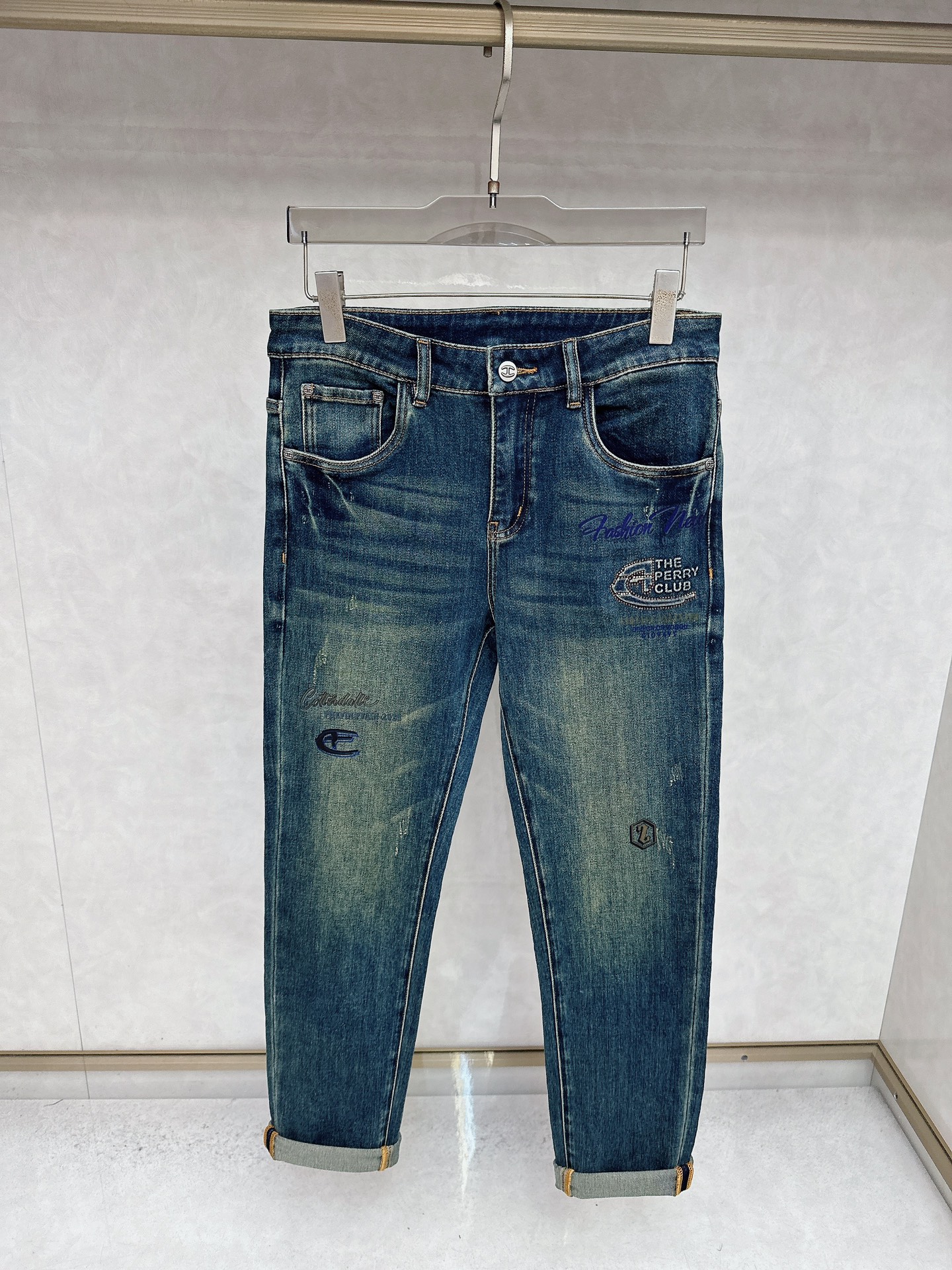 😊 2025秋冬🔥🔥新款现货上市，原单爆款牛仔裤👖超级定制款，原版五金，超级重工工艺，版型超赞👍细节做工