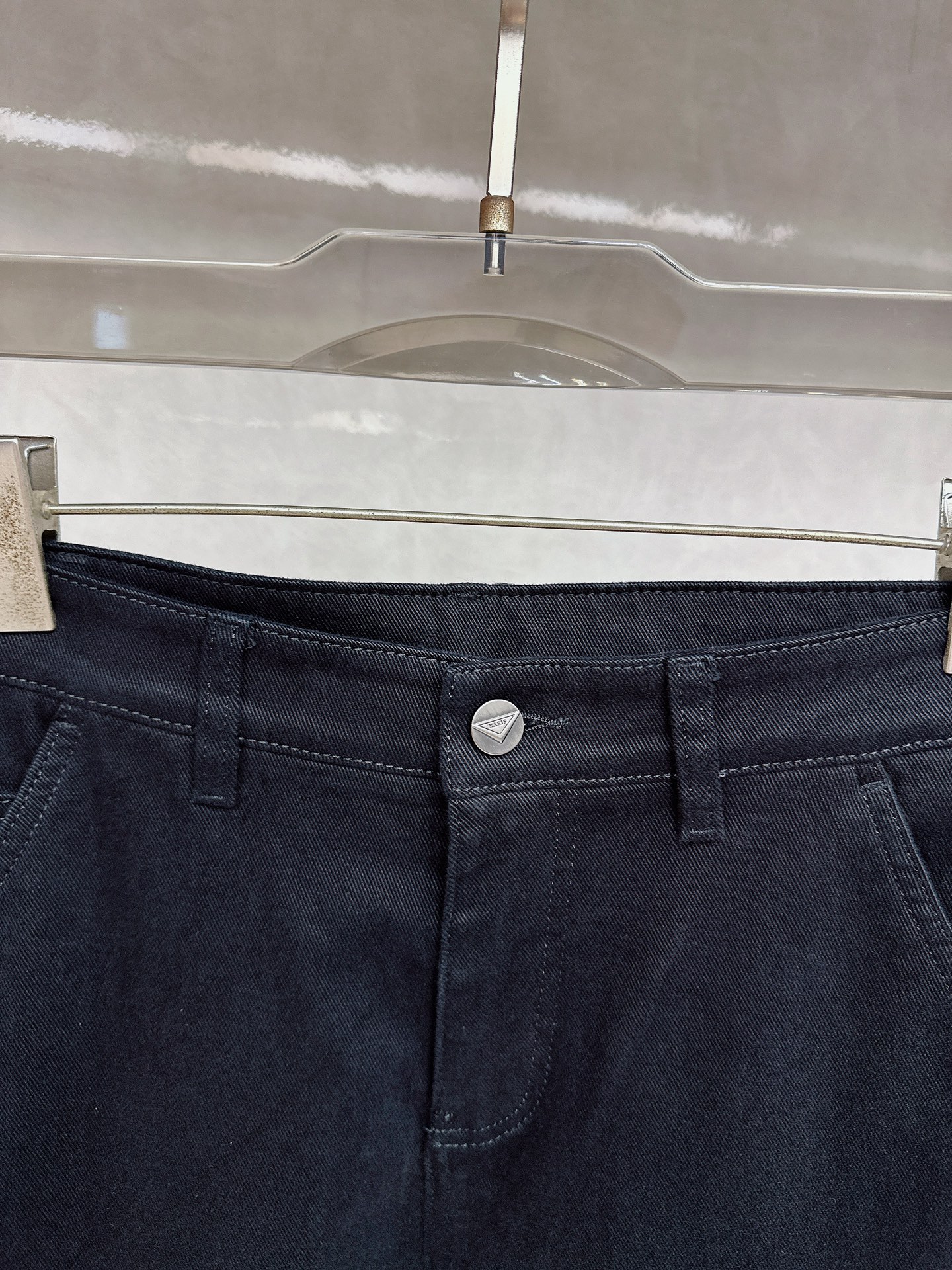 普拉达 2025秋冬🔥🔥新款现货上市，原单爆款牛仔裤👖超级定制款，原版五金，超级重工工艺，版型超赞👍细节