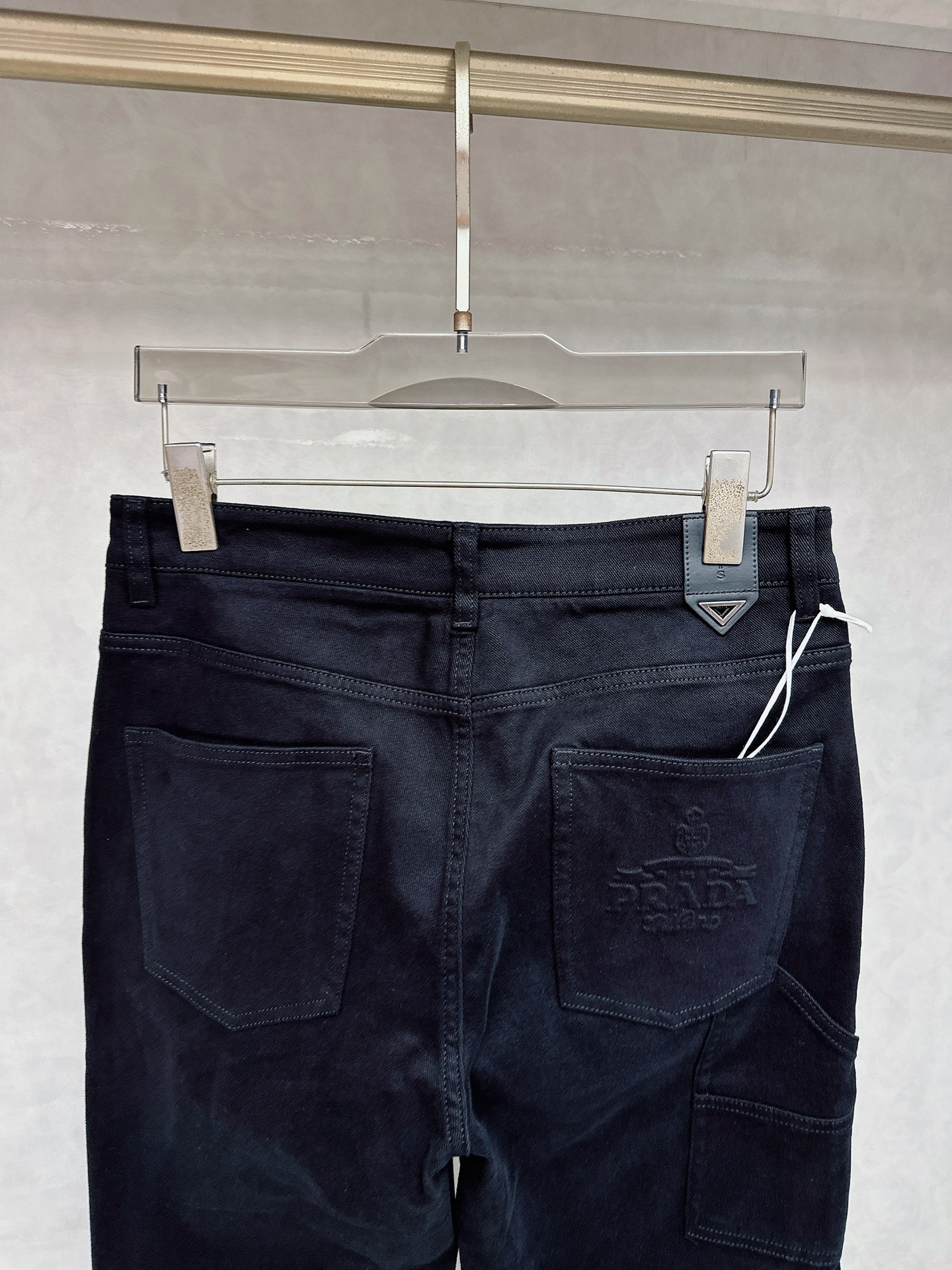 普拉达 2025秋冬🔥🔥新款现货上市，原单爆款牛仔裤👖超级定制款，原版五金，超级重工工艺，版型超赞👍细节