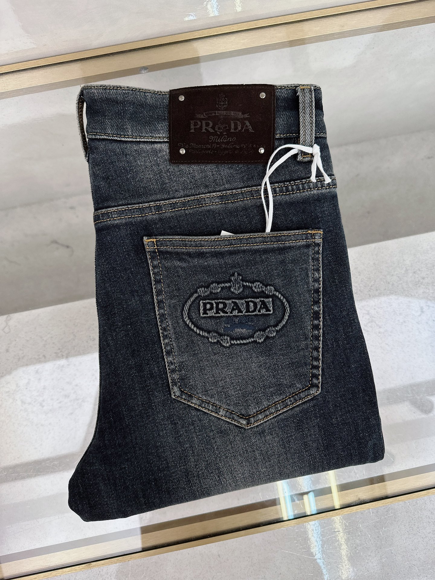 普拉达 2025秋冬🔥🔥新款现货上市，原单爆款牛仔裤👖超级定制款，原版五金，超级重工工艺，版型超赞👍细节