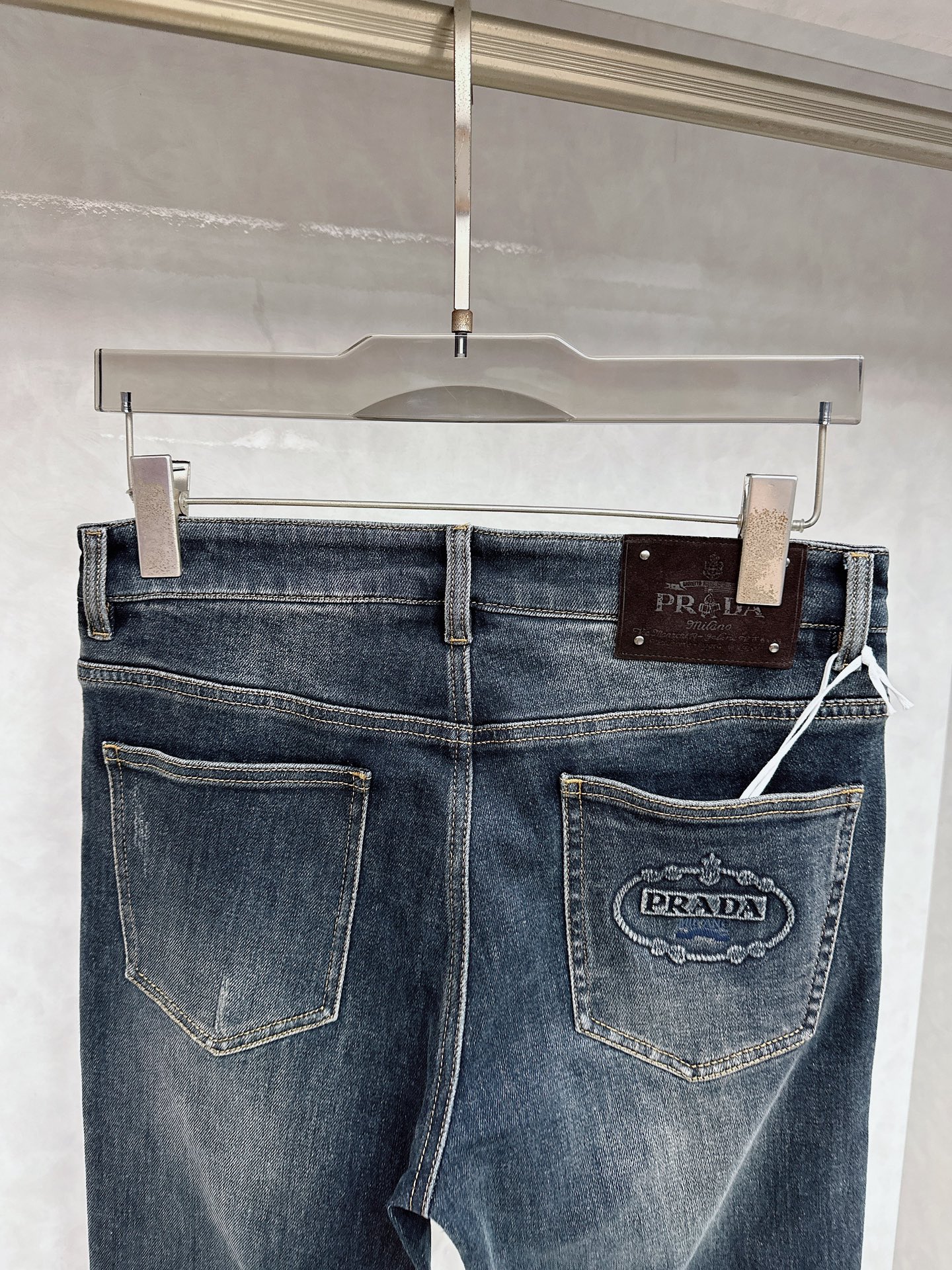 普拉达 2025秋冬🔥🔥新款现货上市，原单爆款牛仔裤👖超级定制款，原版五金，超级重工工艺，版型超赞👍细节