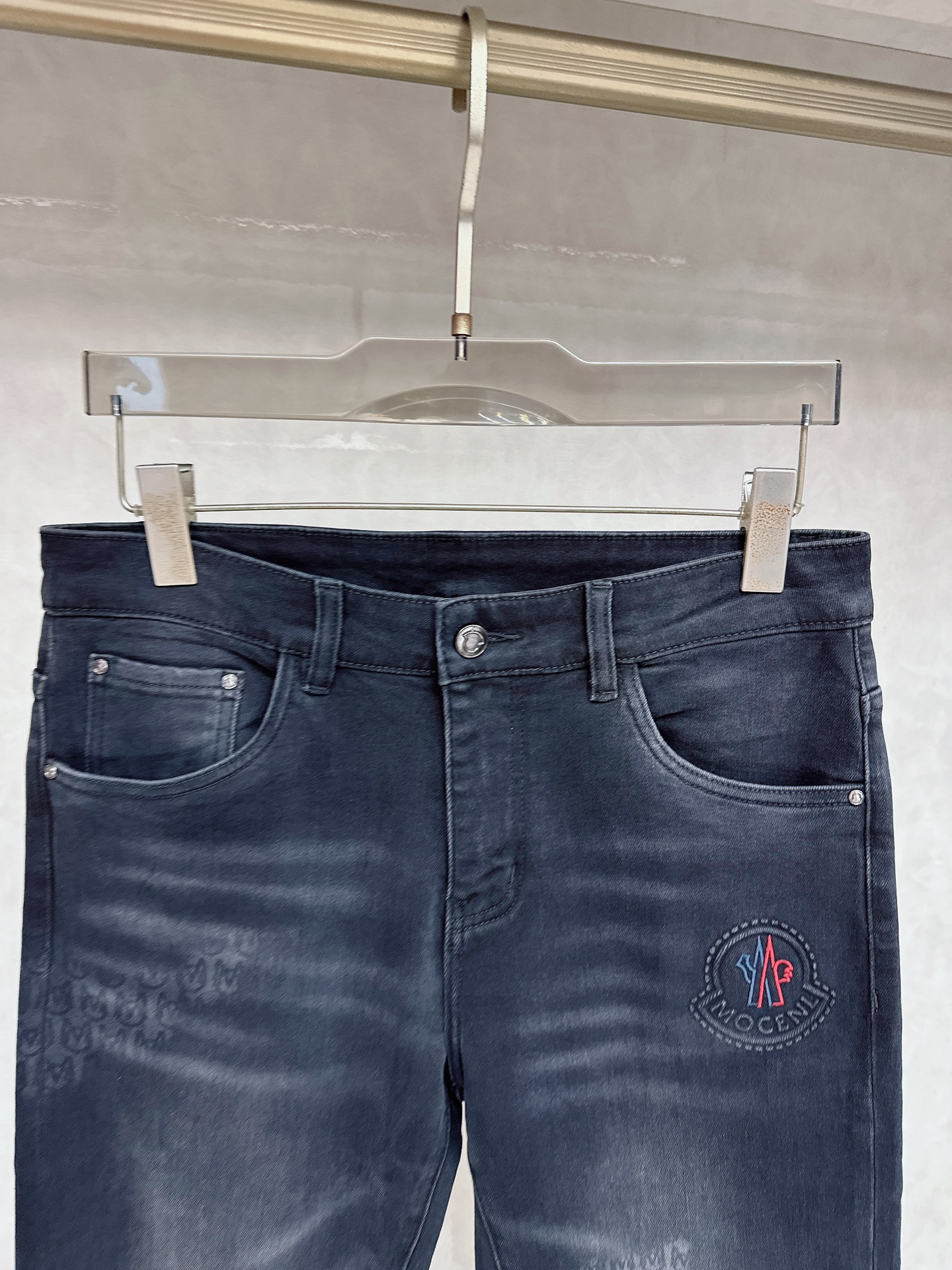 蒙口 2025秋冬🔥🔥新款现货上市，原单爆款牛仔裤👖超级定制款，原版五金，超级重工工艺，版型超赞👍细节做