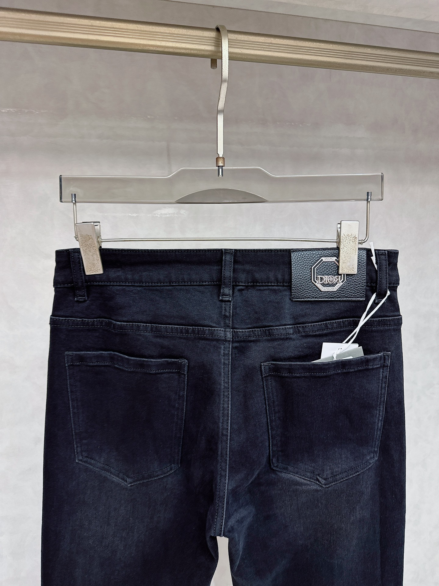 迪奥 2025秋冬🔥🔥新款现货上市，原单爆款牛仔裤👖超级定制款，原版五金，超级重工工艺，版型超赞👍细节做