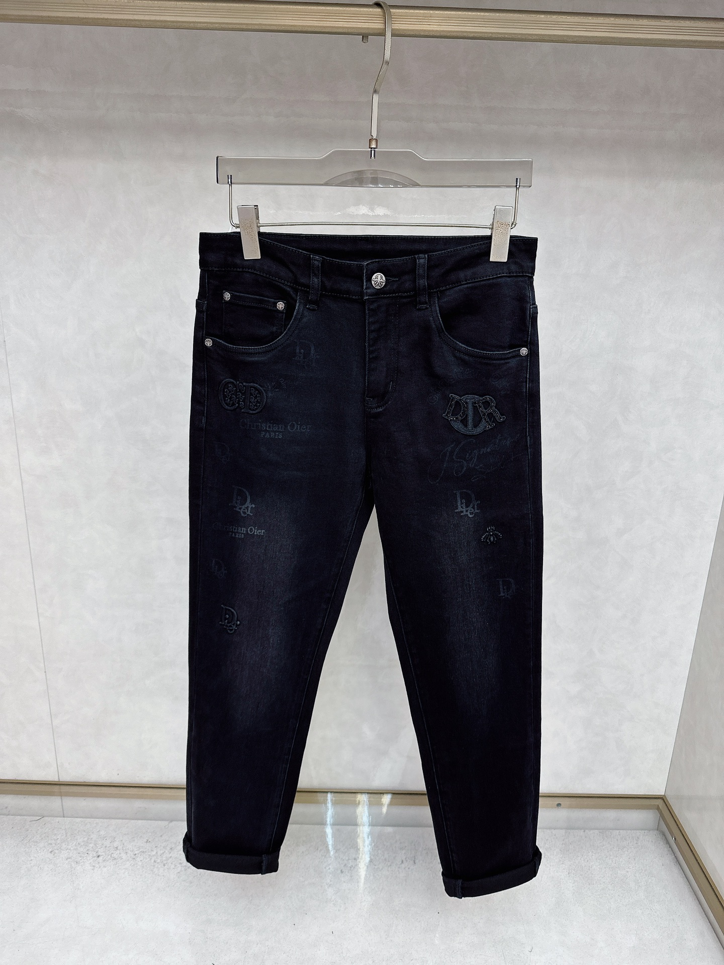 迪奥 2025秋冬🔥🔥新款现货上市，原单爆款牛仔裤👖超级定制款，原版五金，超级重工工艺，版型超赞👍细节做