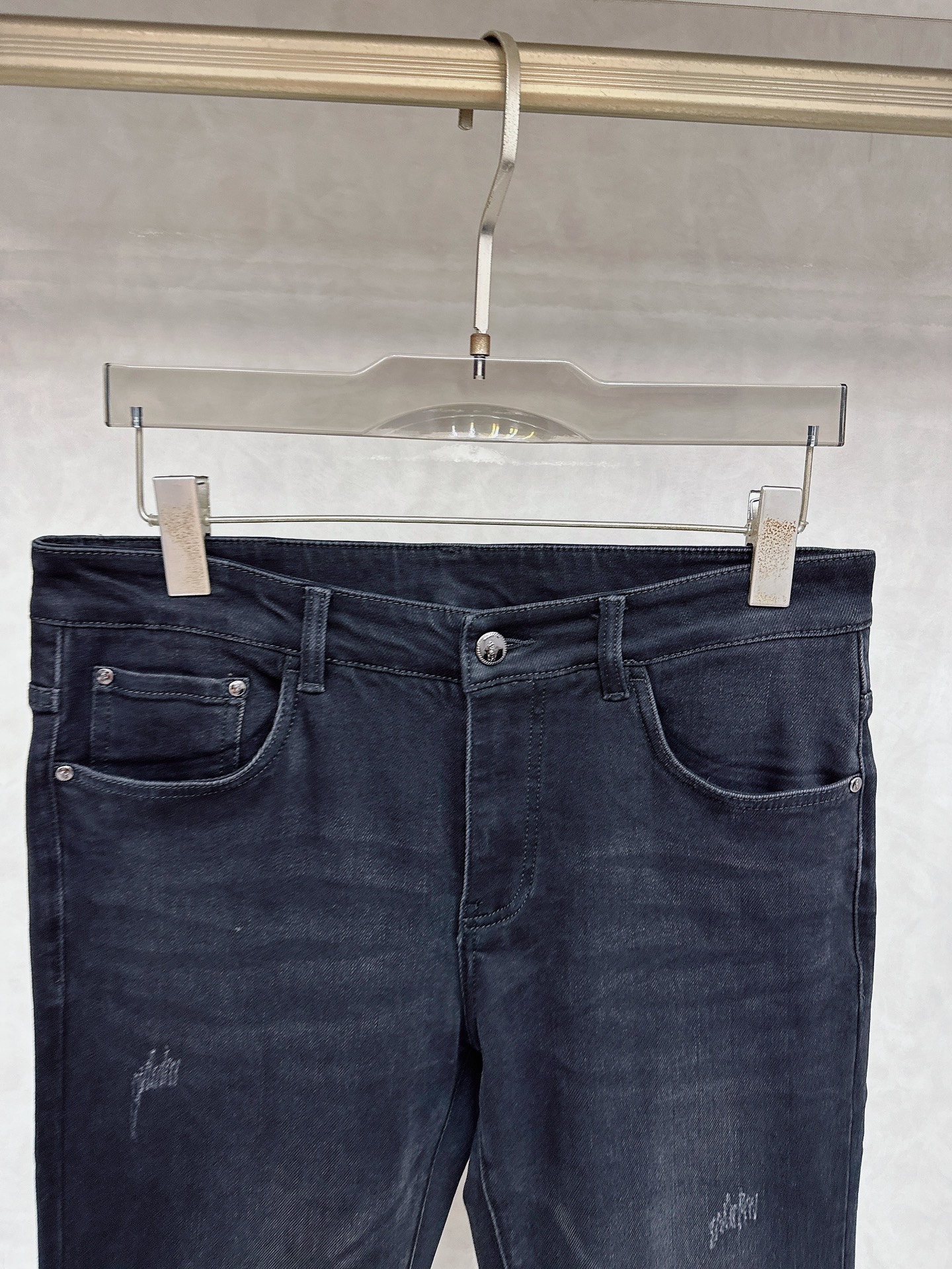 😊 2025秋冬🔥🔥新款现货上市，原单爆款牛仔裤👖超级定制款，原版五金，超级重工工艺，版型超赞👍细节做工