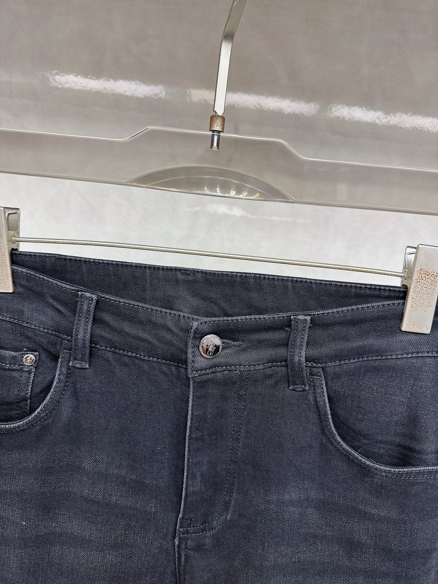 😊 2025秋冬🔥🔥新款现货上市，原单爆款牛仔裤👖超级定制款，原版五金，超级重工工艺，版型超赞👍细节做工