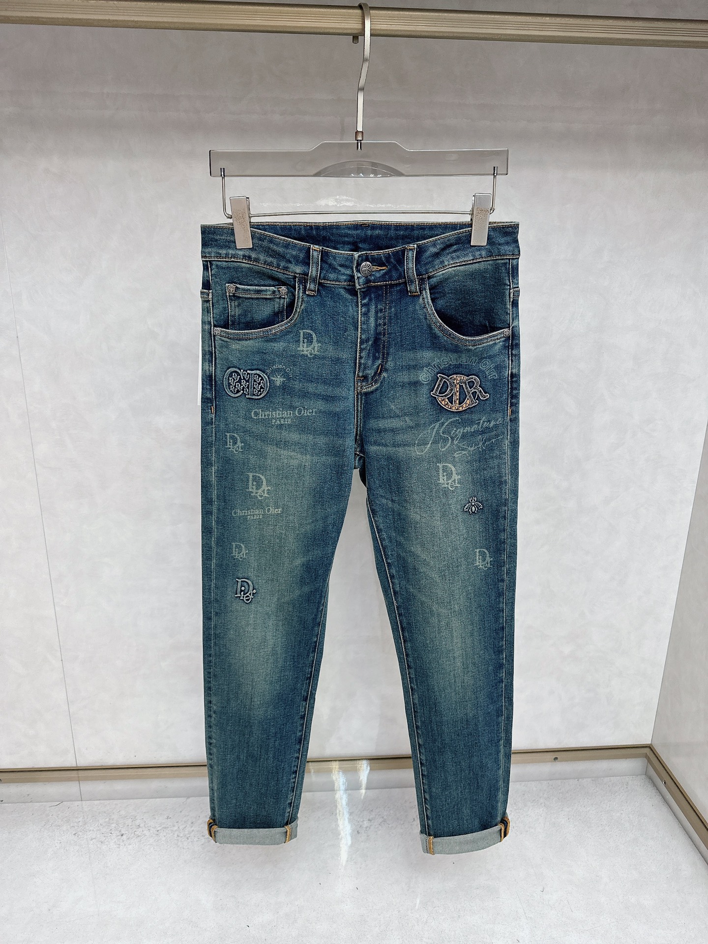 迪奥 2025秋冬🔥🔥新款现货上市，原单爆款牛仔裤👖超级定制款，原版五金，超级重工工艺，版型超赞👍细节做