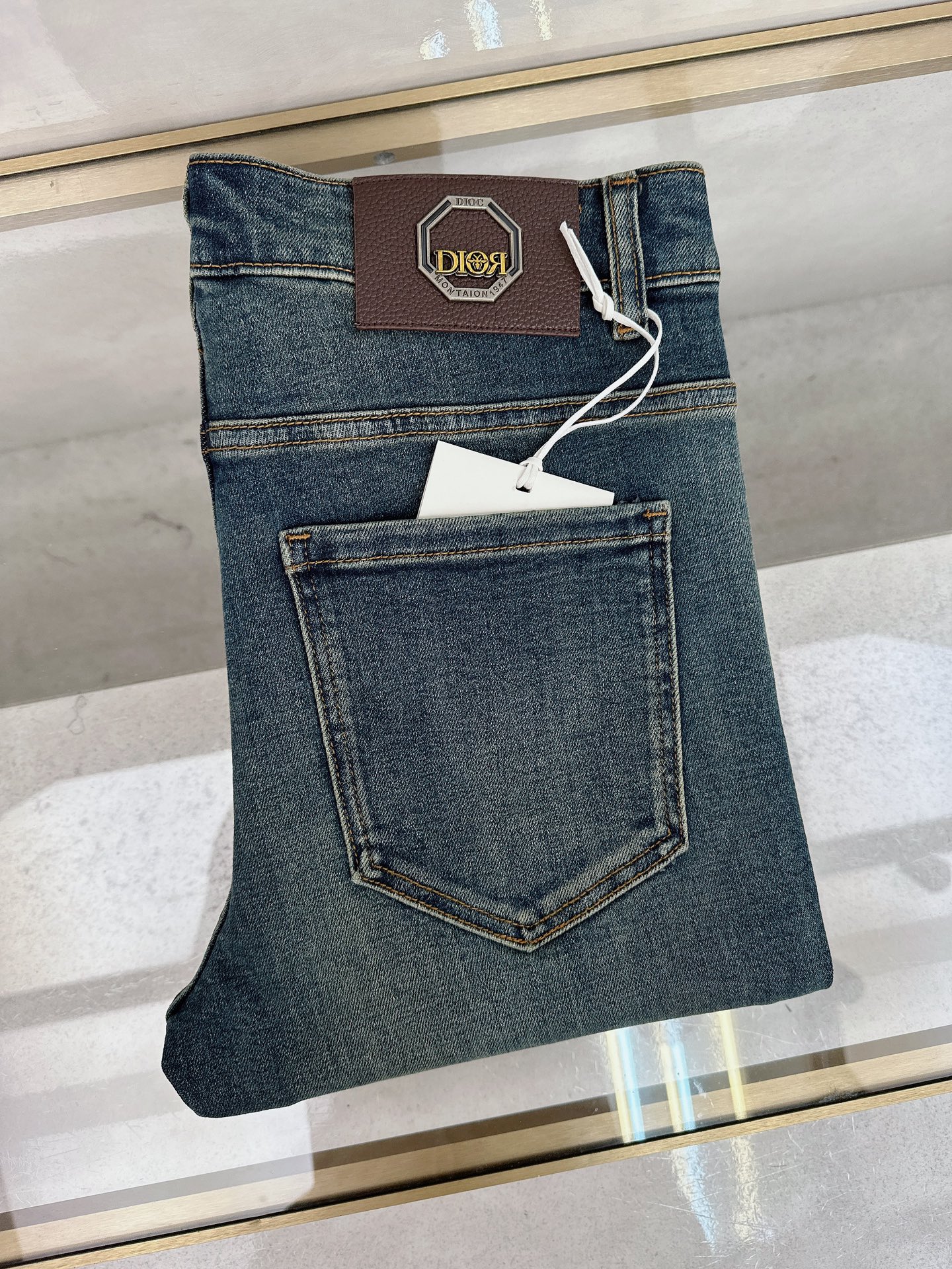 迪奥 2025秋冬🔥🔥新款现货上市，原单爆款牛仔裤👖超级定制款，原版五金，超级重工工艺，版型超赞👍细节做