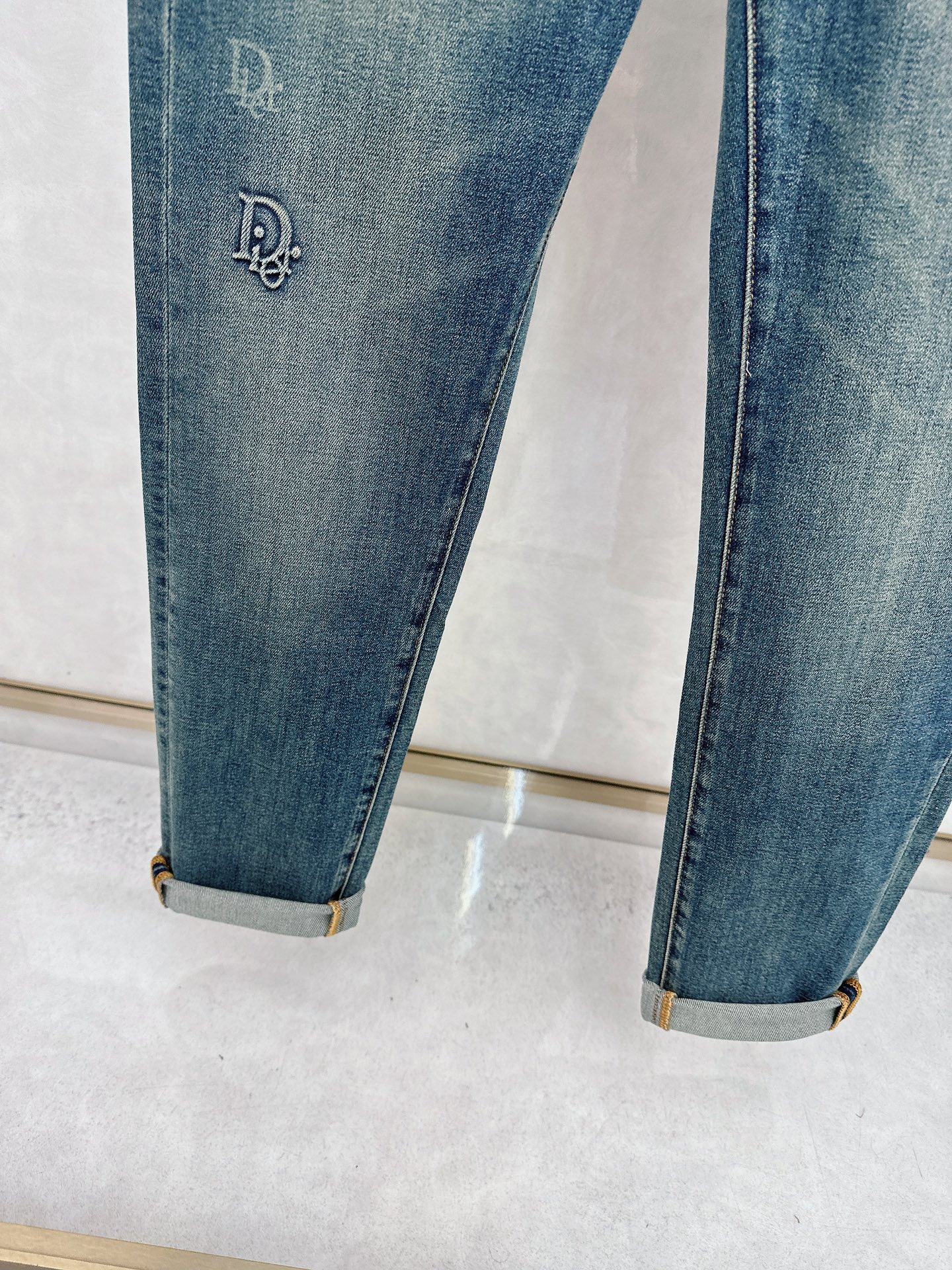 迪奥 2025秋冬🔥🔥新款现货上市，原单爆款牛仔裤👖超级定制款，原版五金，超级重工工艺，版型超赞👍细节做